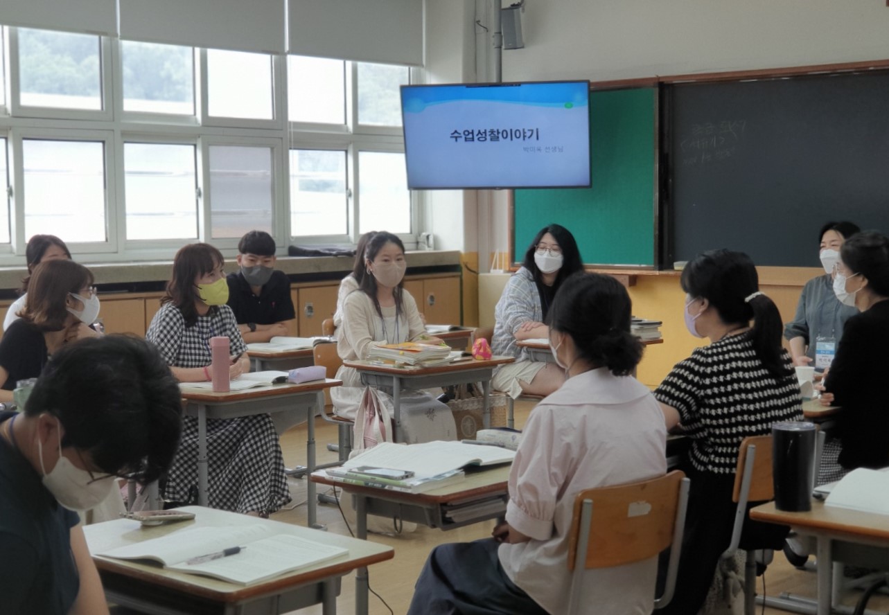 경남 교사들, 2학기 수업 준비로 열기 ‘후끈’(중등교육과 박진희 ☎268-1161 또는 윤은주 ☎268-1163) - 관련이미지2