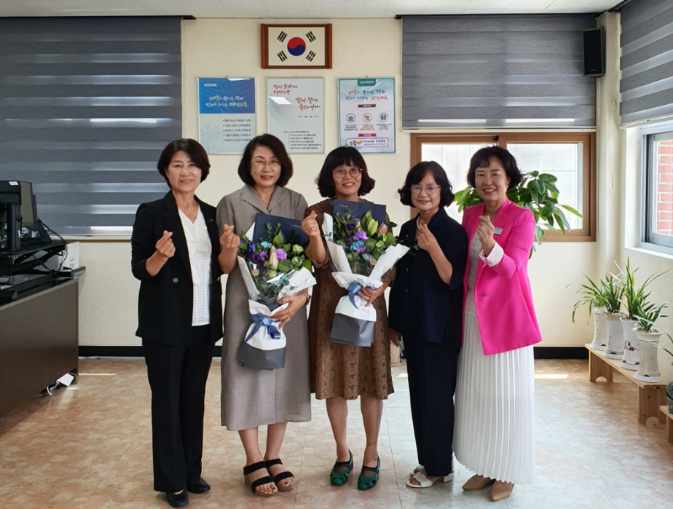 고성교육지원청, 초등 신규교사 임명장 수여식 및 퇴직 교장 간담회 개최 - 관련이미지3
