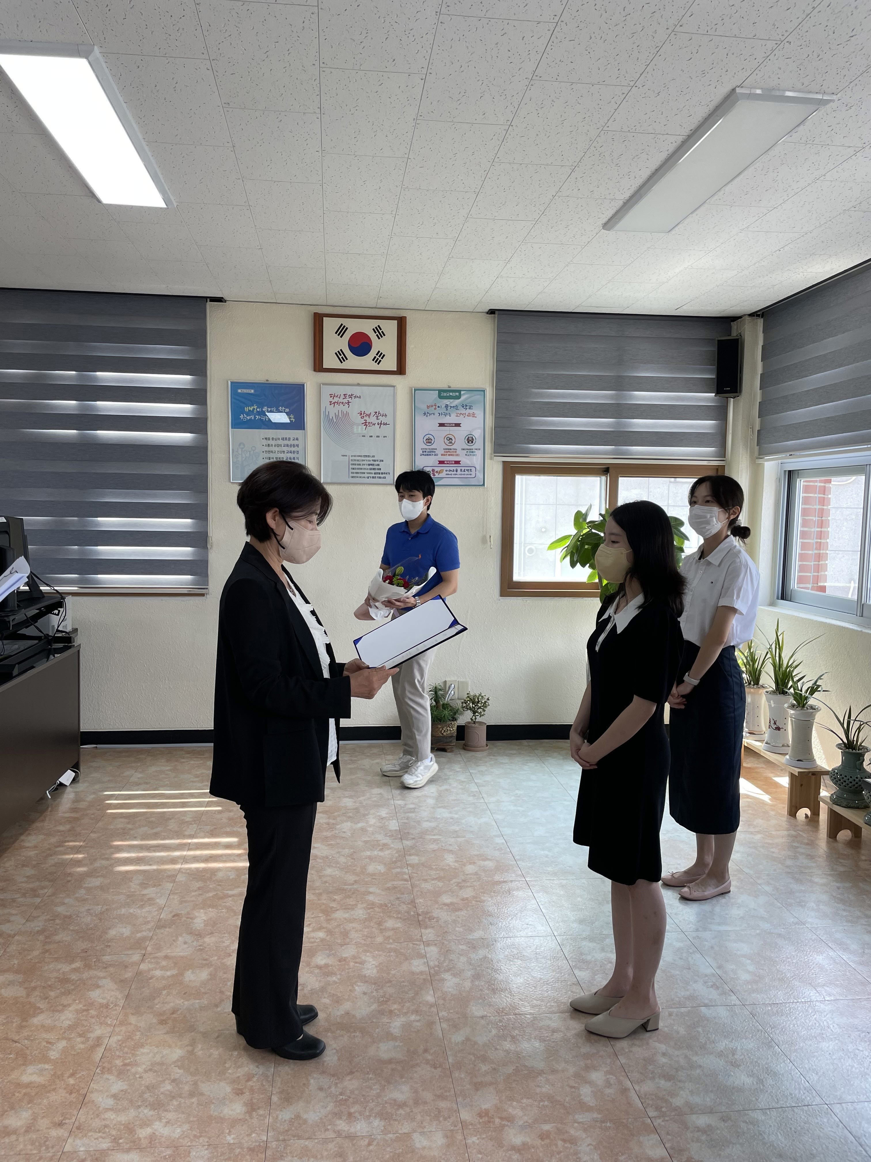 고성교육지원청, 초등 신규교사 임명장 수여식 및 퇴직 교장 간담회 개최 - 관련이미지9