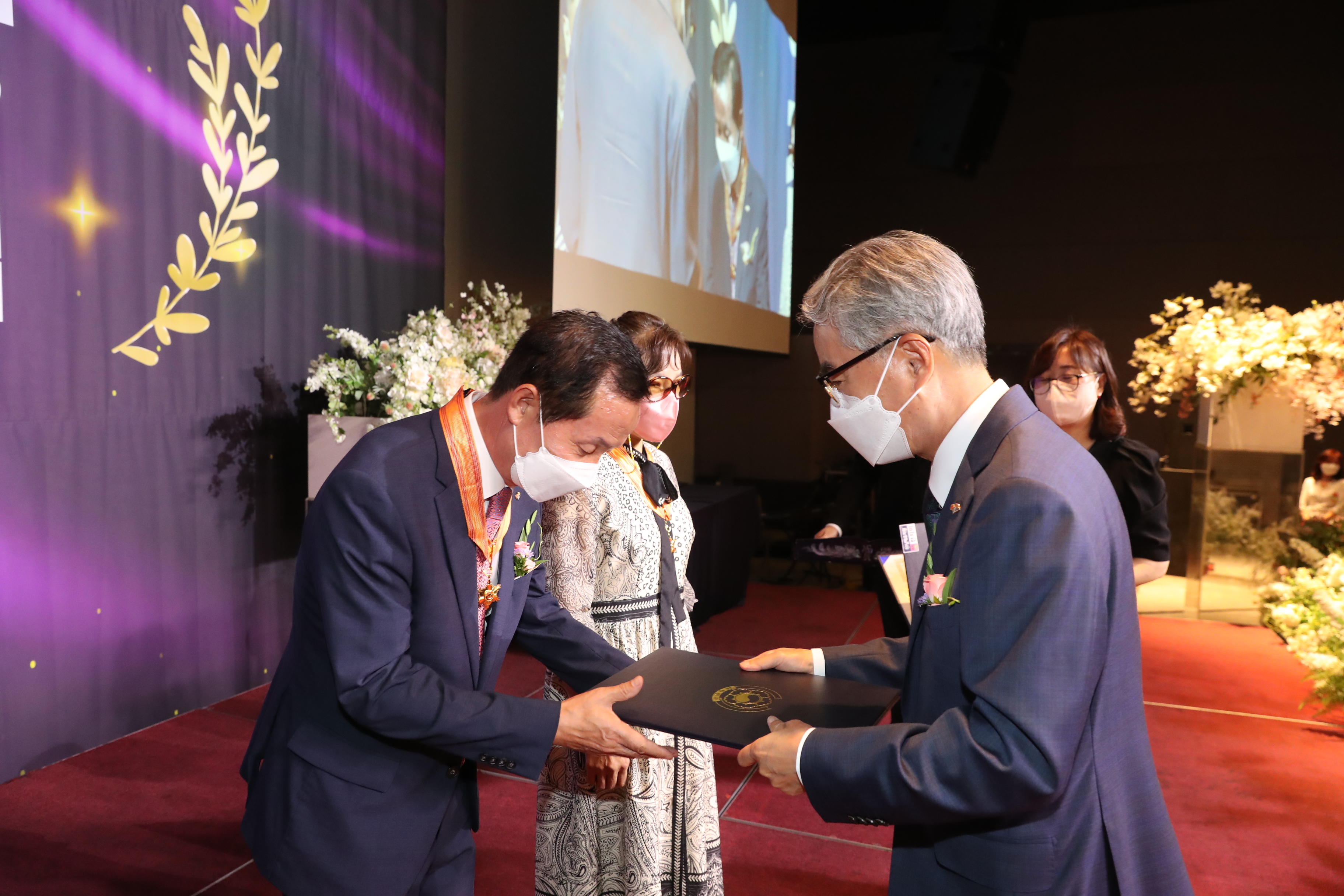 경남교육청, 퇴직 교원 정부포상 전수식 - 관련이미지2