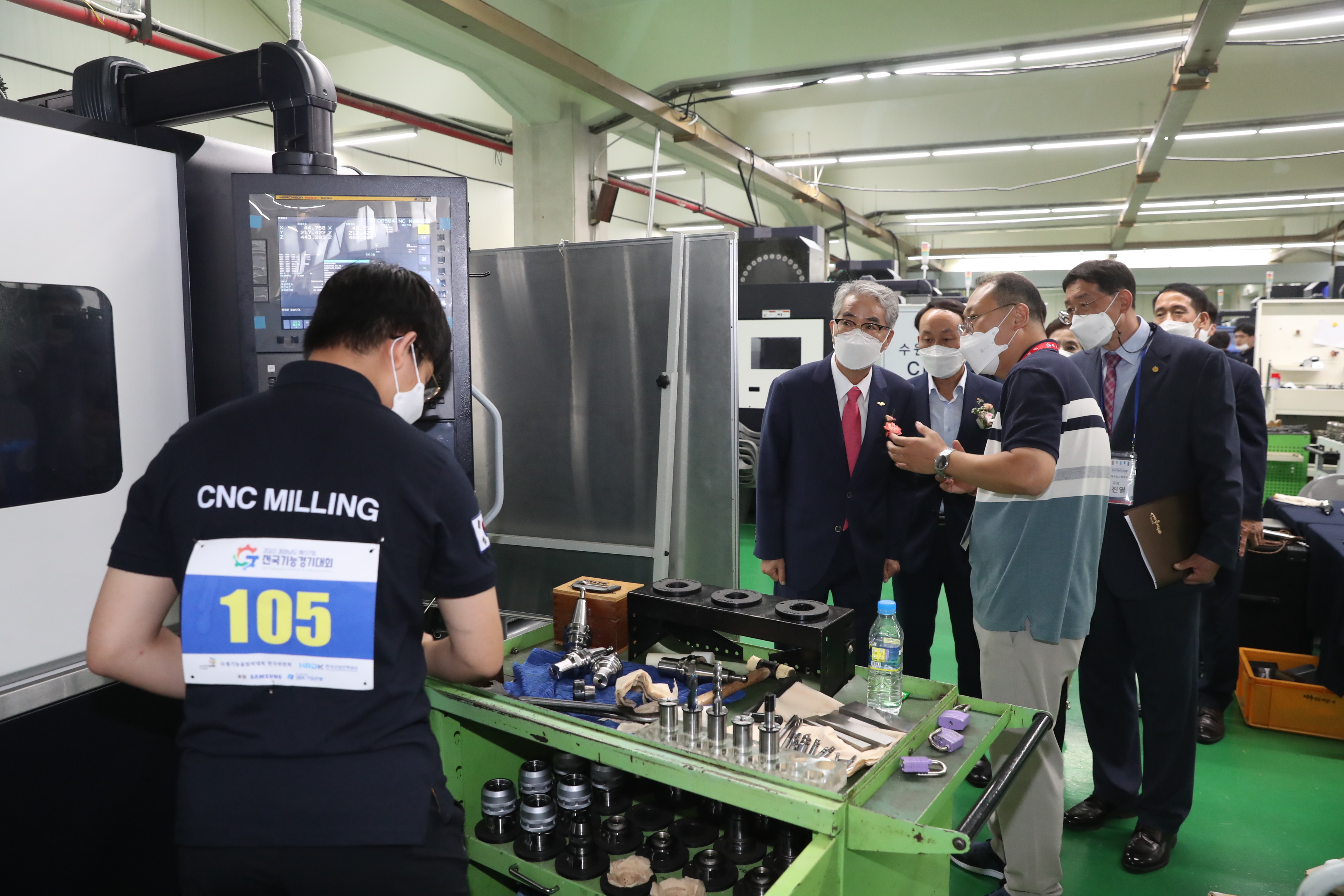 아늑한 1인 용접실, 최첨단 실습장. 전국 기술인의 꿈을 향한 도전, 경남에서 이룬다 - 관련이미지1