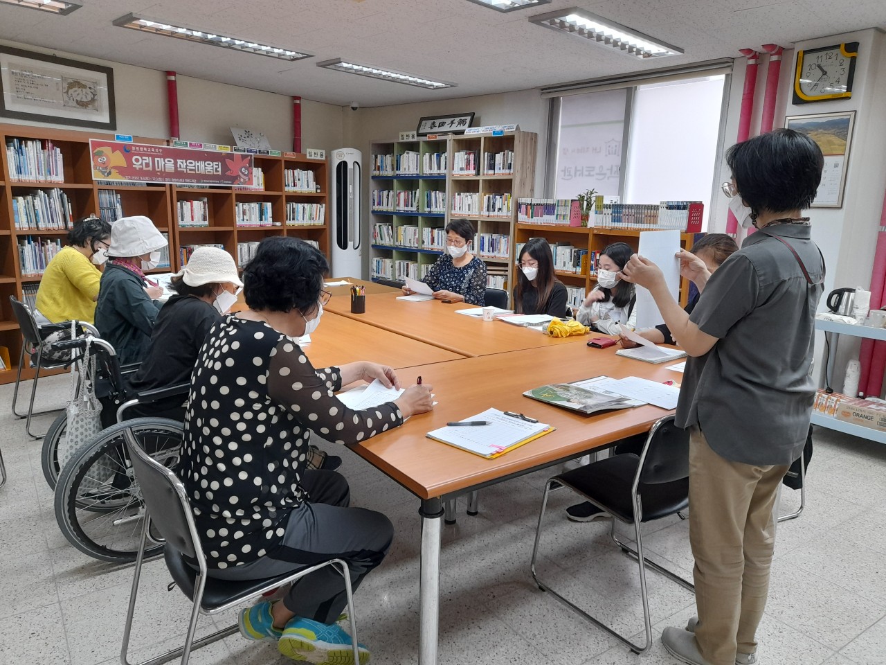 창원교육지원청, 작은도서관에서 꽃 피우는 행복한 마을교육 - 관련이미지1