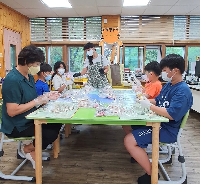의령교육지원청, 청미래행복교육지구 활성화를 위해 의령 관내 초·중·고 지원 나서 - 관련이미지1