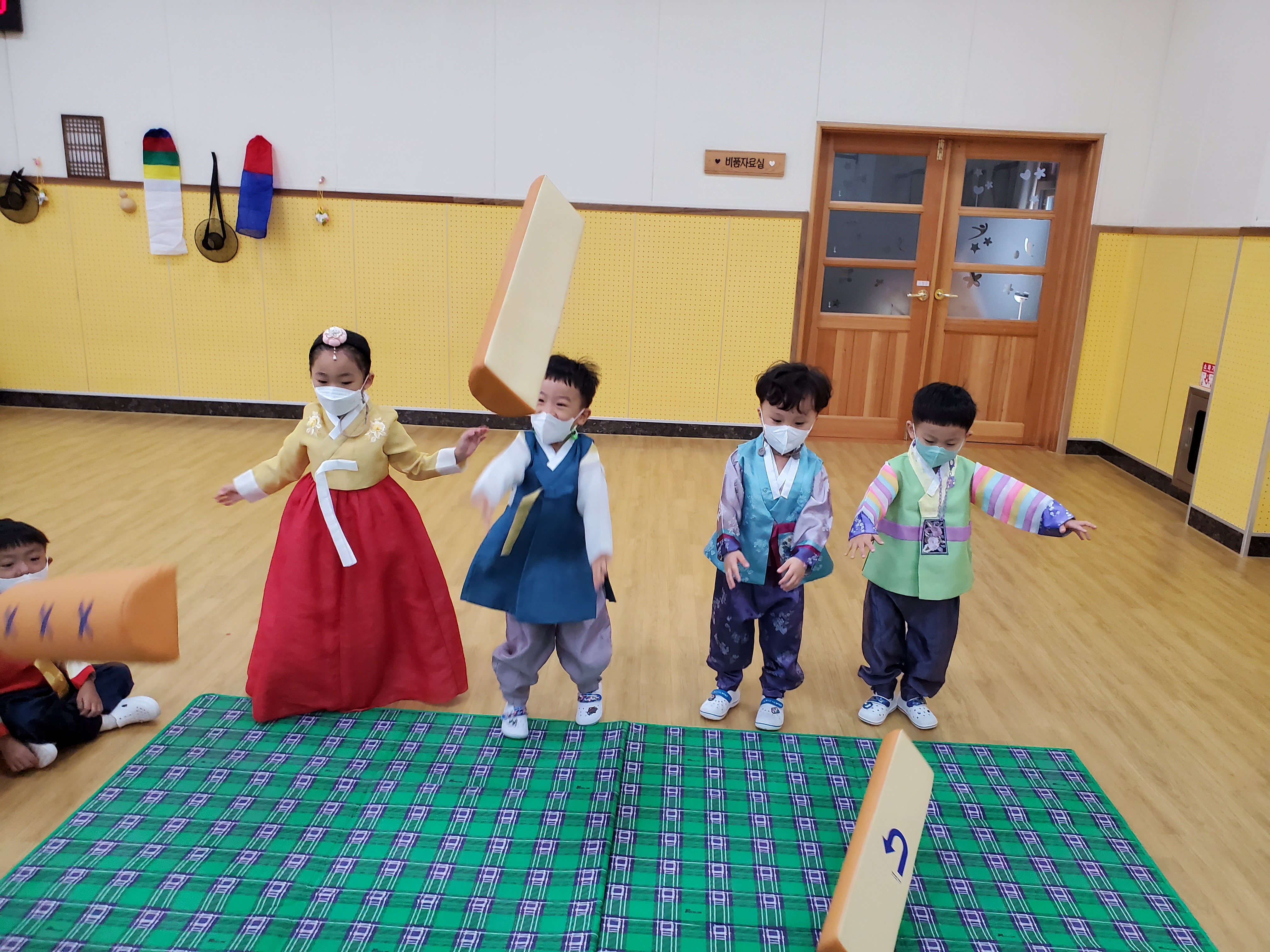 2022. 진주누리유치원 전통놀이 한마당 실시 - 관련이미지1