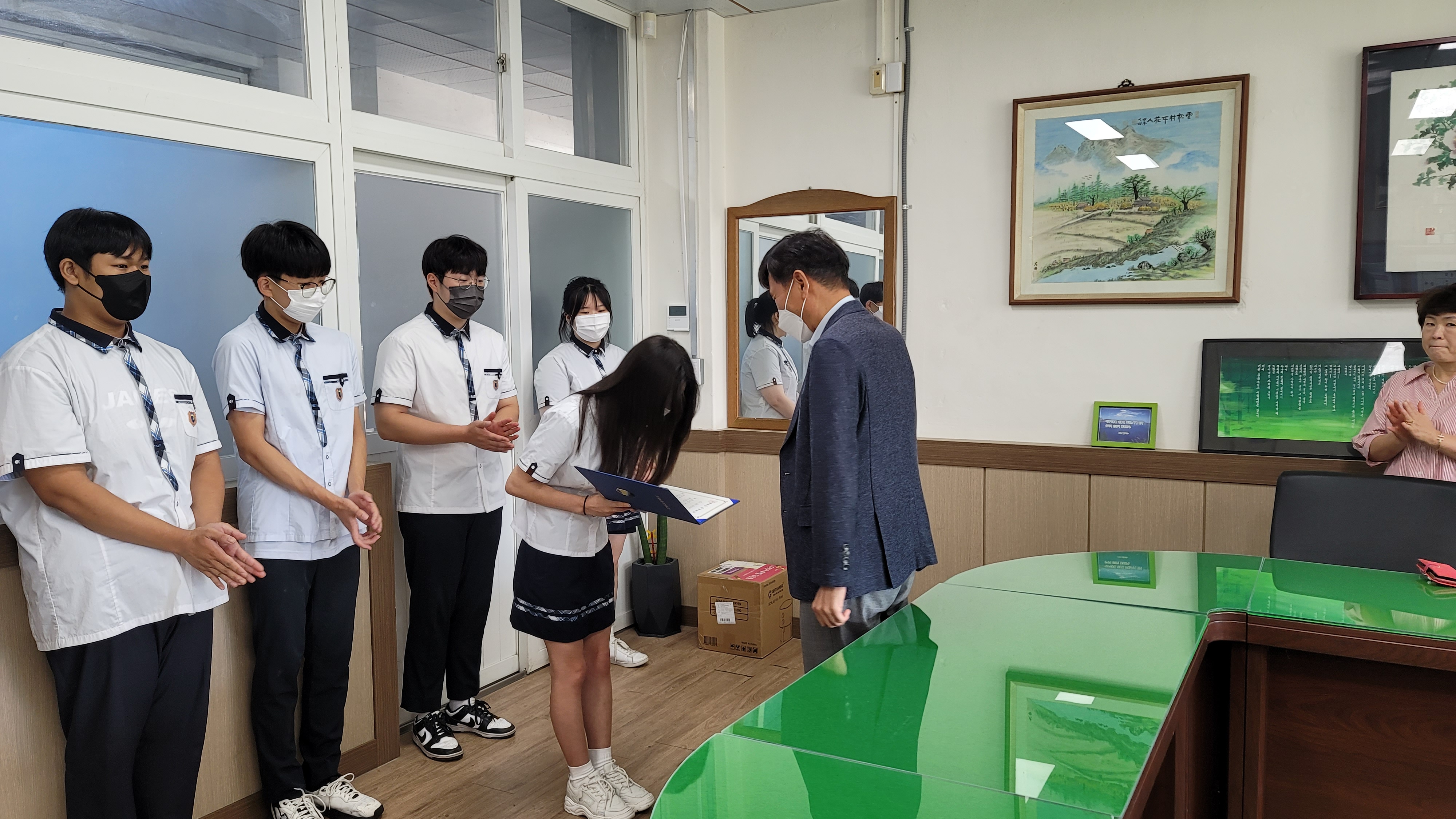 푸른솔(주), 고성고에 장학금 기탁 - 관련이미지2