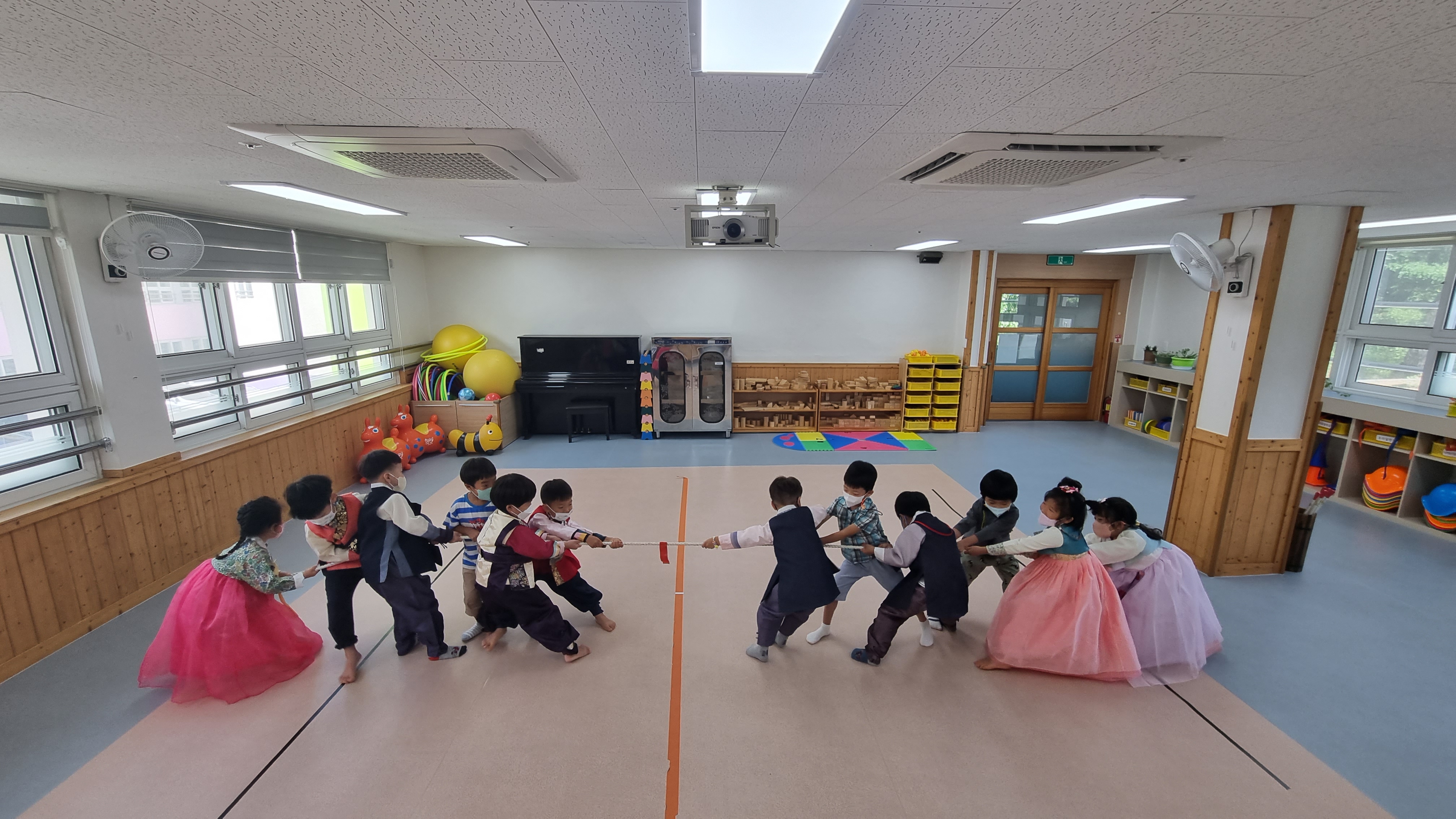 창원 남정초병설유치원, 전통놀이 한마당 - 관련이미지1