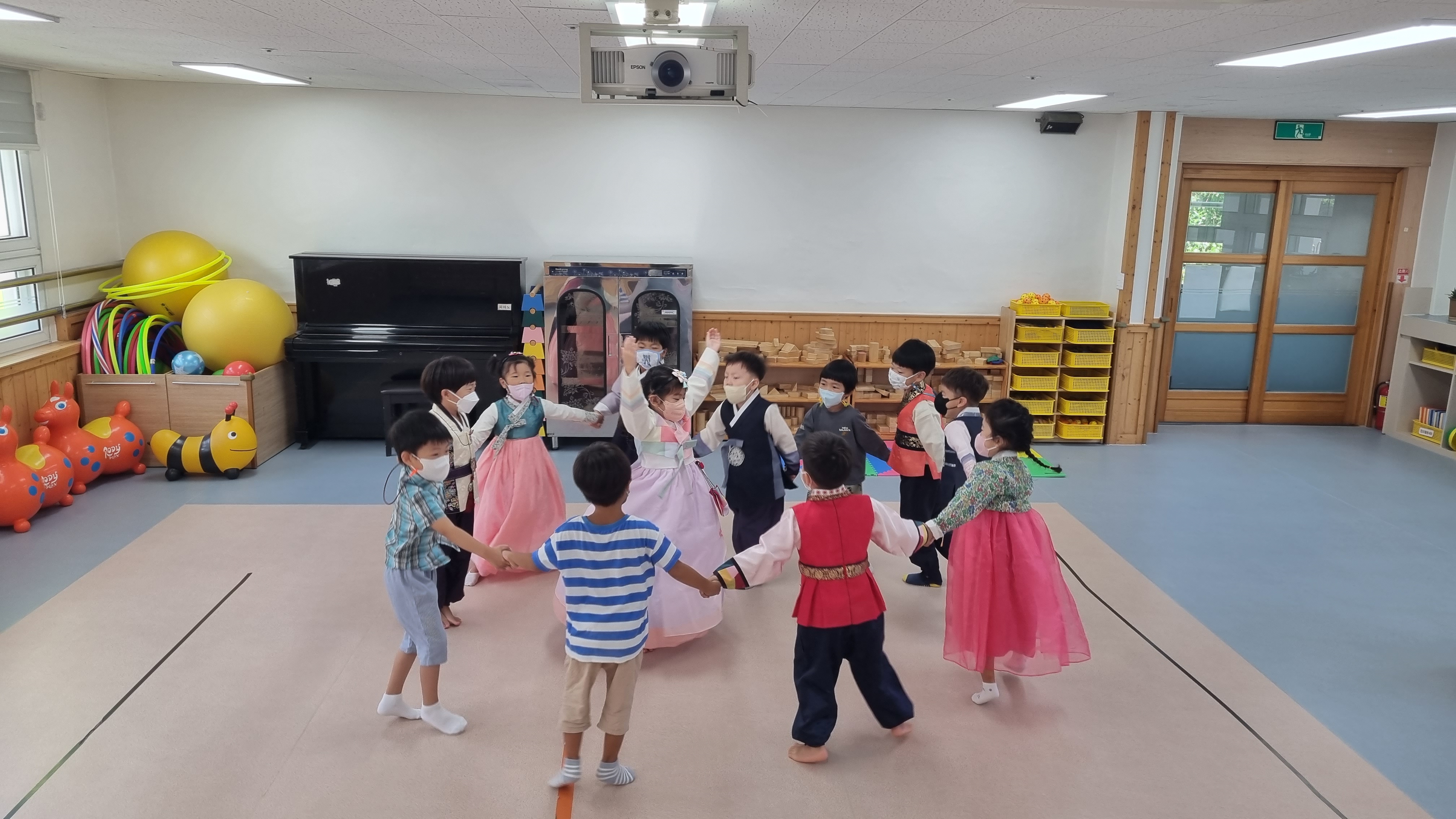 창원 남정초병설유치원, 전통놀이 한마당 - 관련이미지2