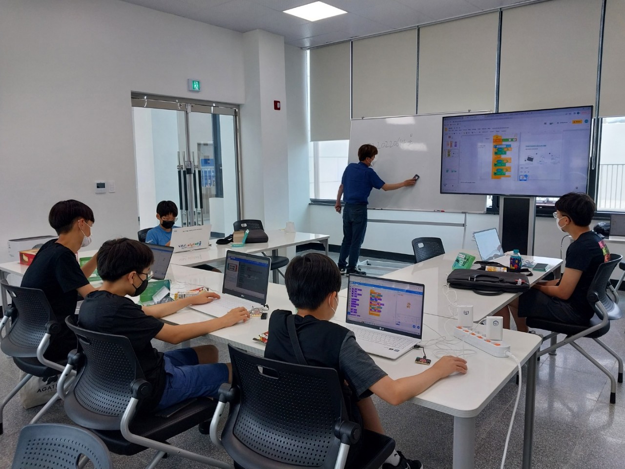 2022. 김해행복교육지구 2학기 학생중심 마을학교 운영 - 관련이미지2