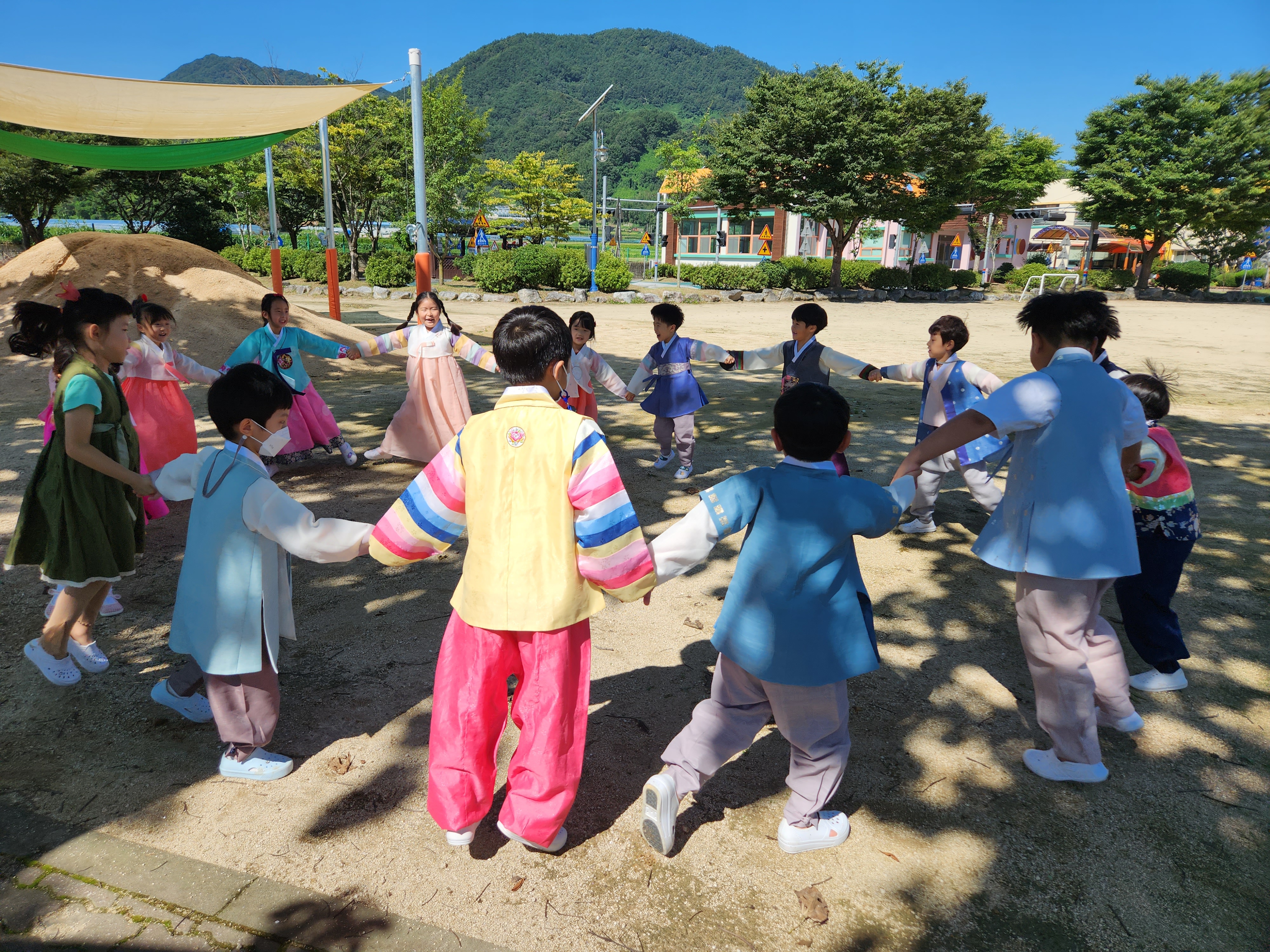천령유치원, ‘더도 말고 덜도 말고 한가위만 같아라’ - 관련이미지1