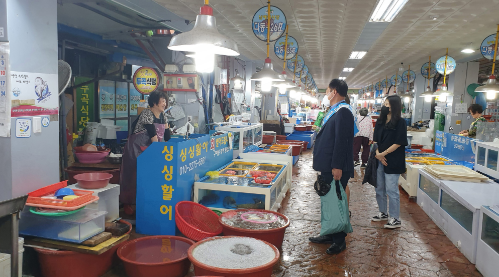 남해교육지원청, 청렴 보물섬 한가위 장보기 캠페인 실시 - 관련이미지4