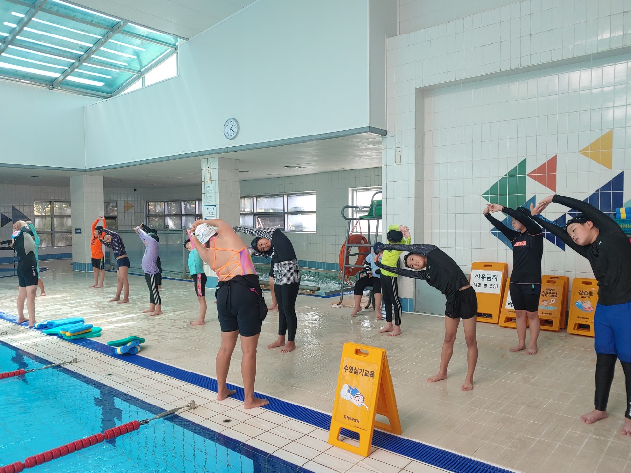 궁류초, 생존수영 교육으로 물놀이 안전사고 예방해요! - 관련이미지4