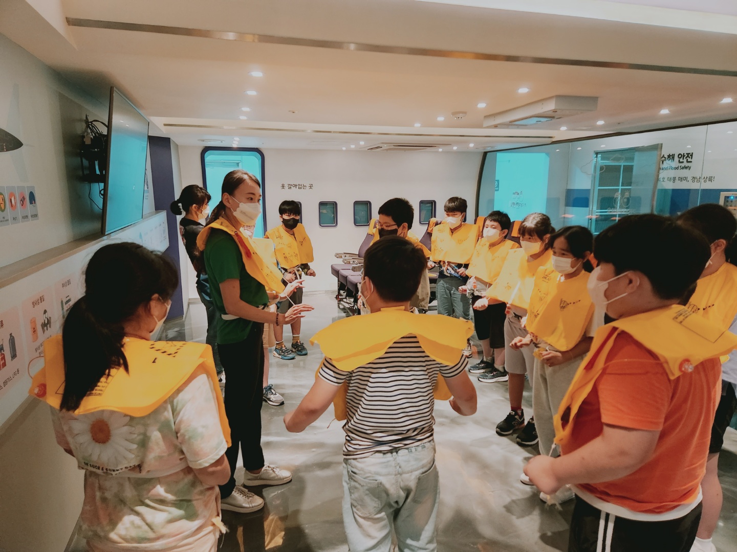 위기 탈출! 안전 사고 대비, 체험으로 배워요. -화개초와 왕성분교가 함께하는 안전체험학습 실시 - - 관련이미지1