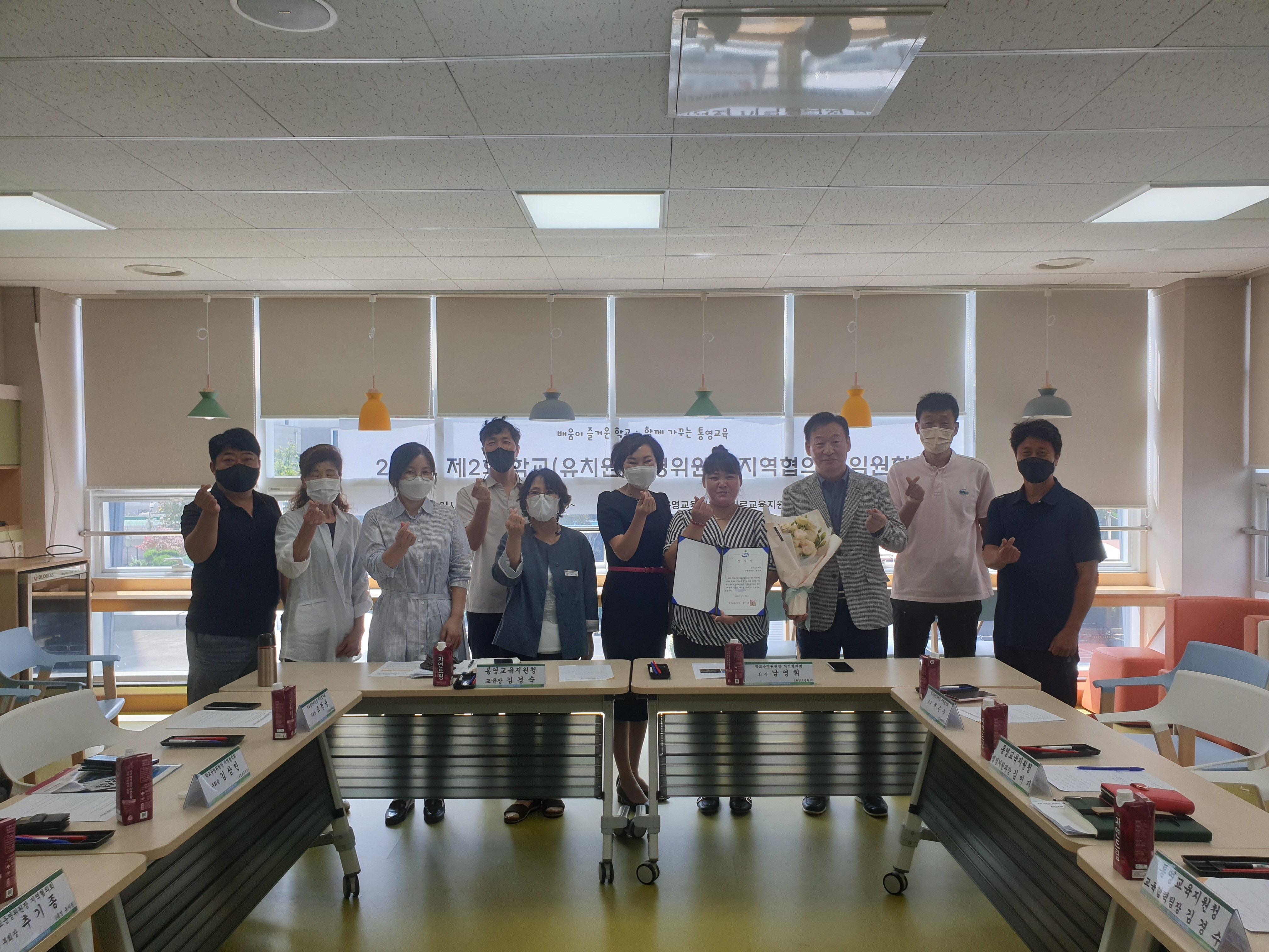 통영교육지원청, 학교운영위원회 발전 유공 위원장  교육감 감사장 전달 - 관련이미지1