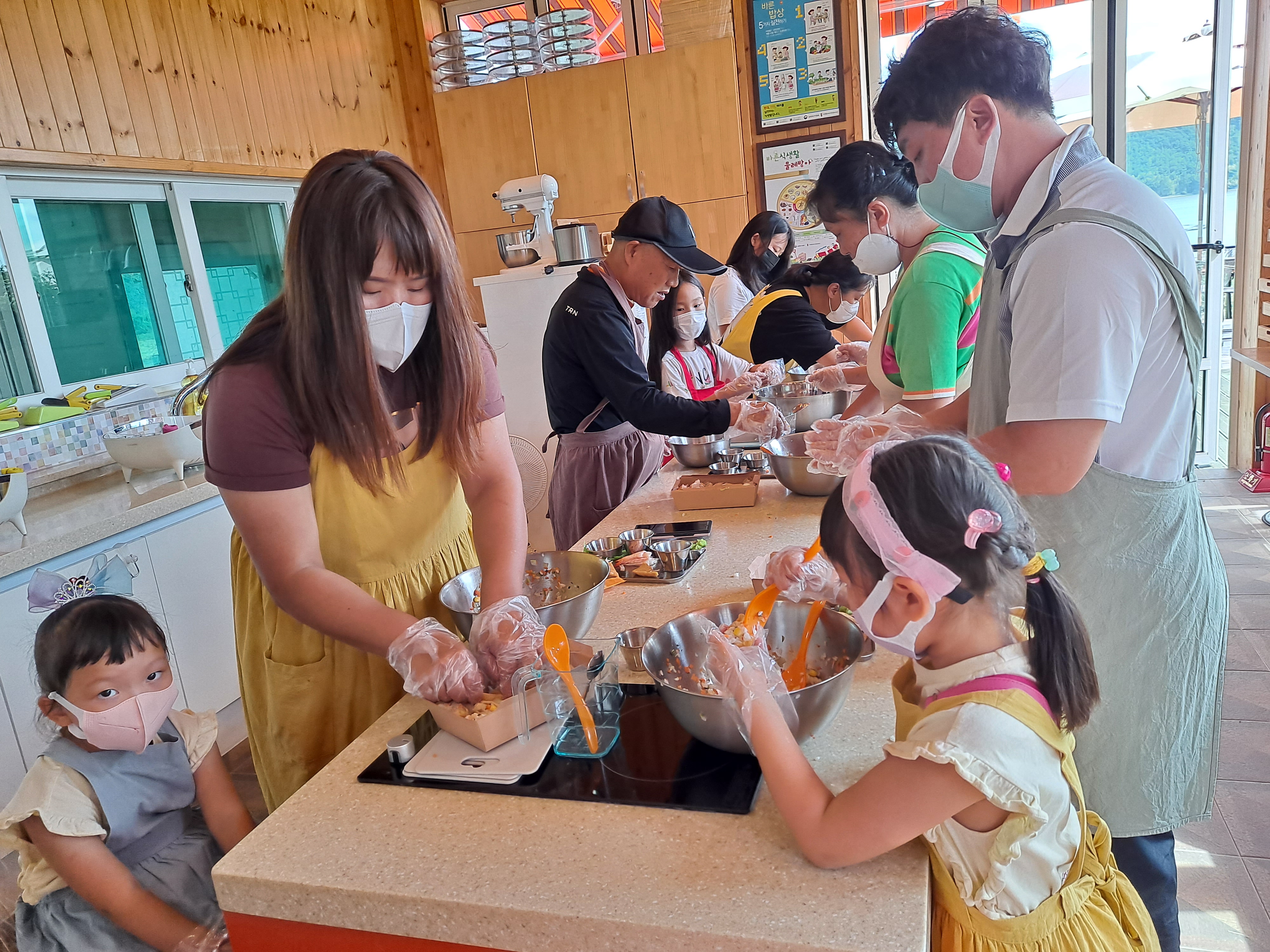 진주교육지원청, 우리 가족 오늘이 가장 행복한 날 - 관련이미지1