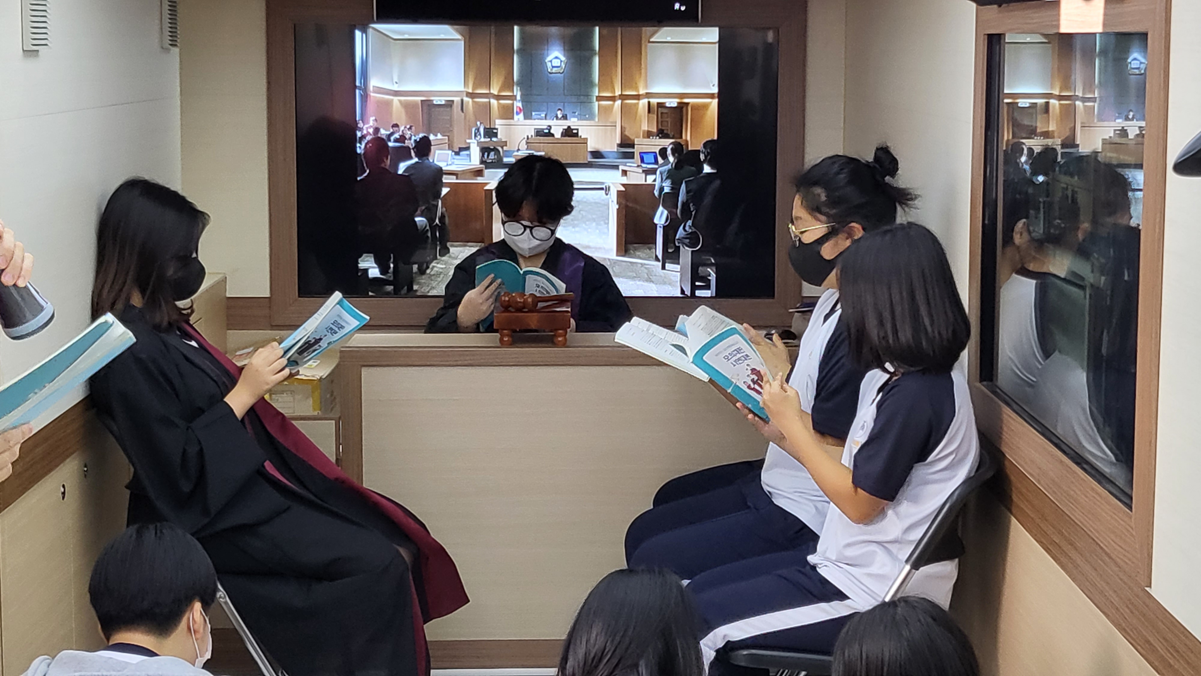 신창여중, ‘찾아가는 로파크’ 진로체험 및  법교육 실시 - 관련이미지2