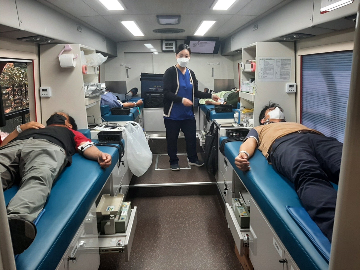 하동교육지원청, ‘사랑의 헌혈’로 생명나눔 실천 - 관련이미지1