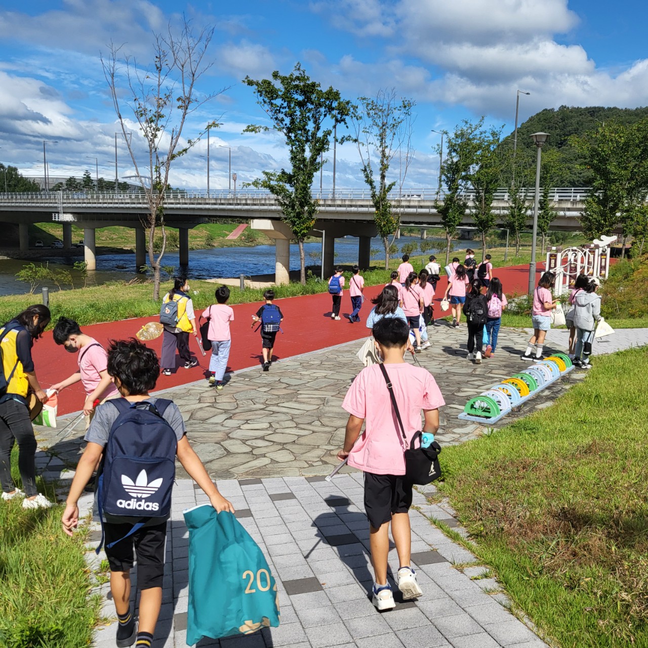 갈전초, 줍깅 활동으로 환경을 보호해요! - 관련이미지2