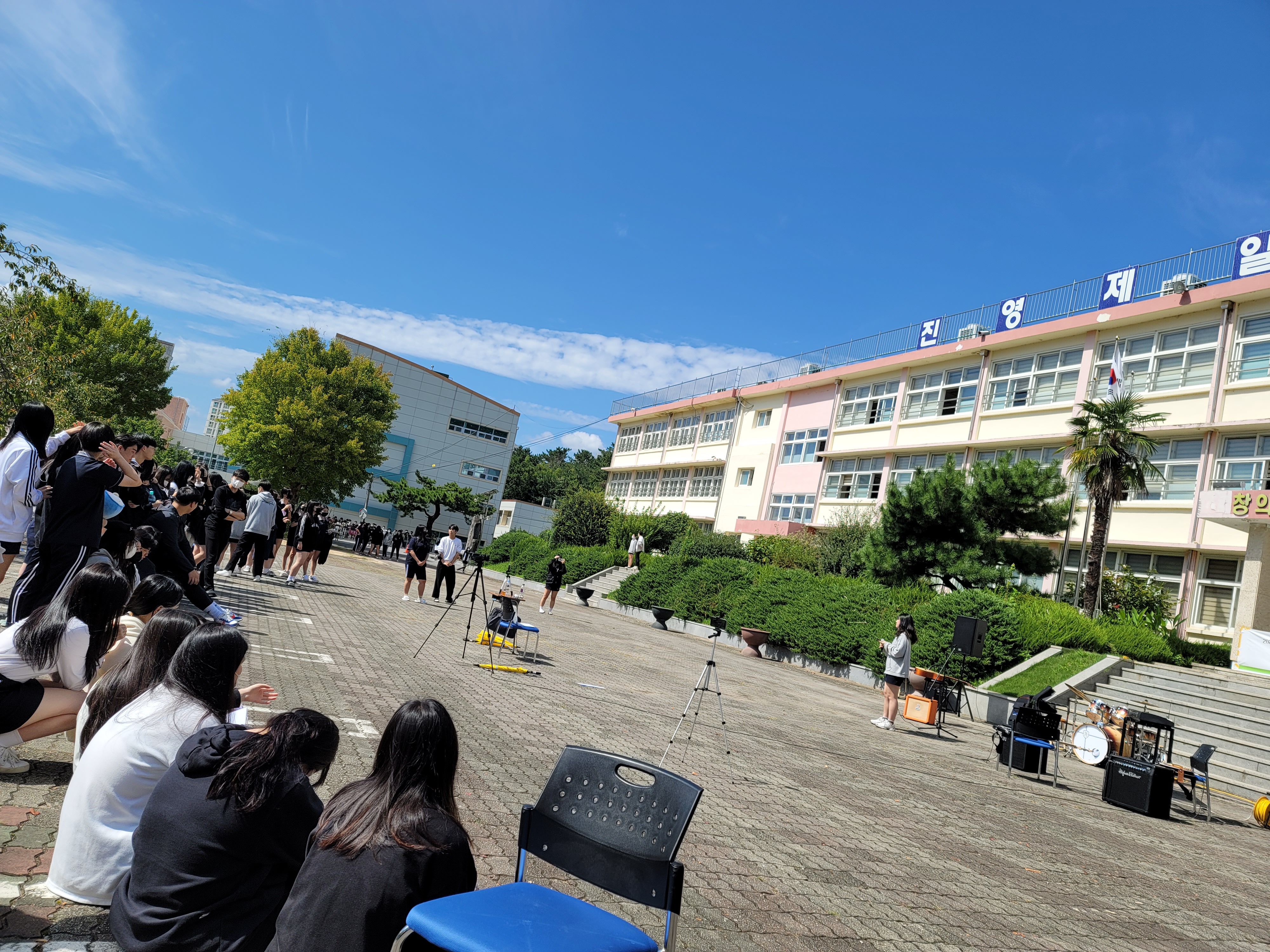 진영제일고, 드높은 가을 하늘과 함께하는  ‘가을 버스킹’ 개최 - 관련이미지2