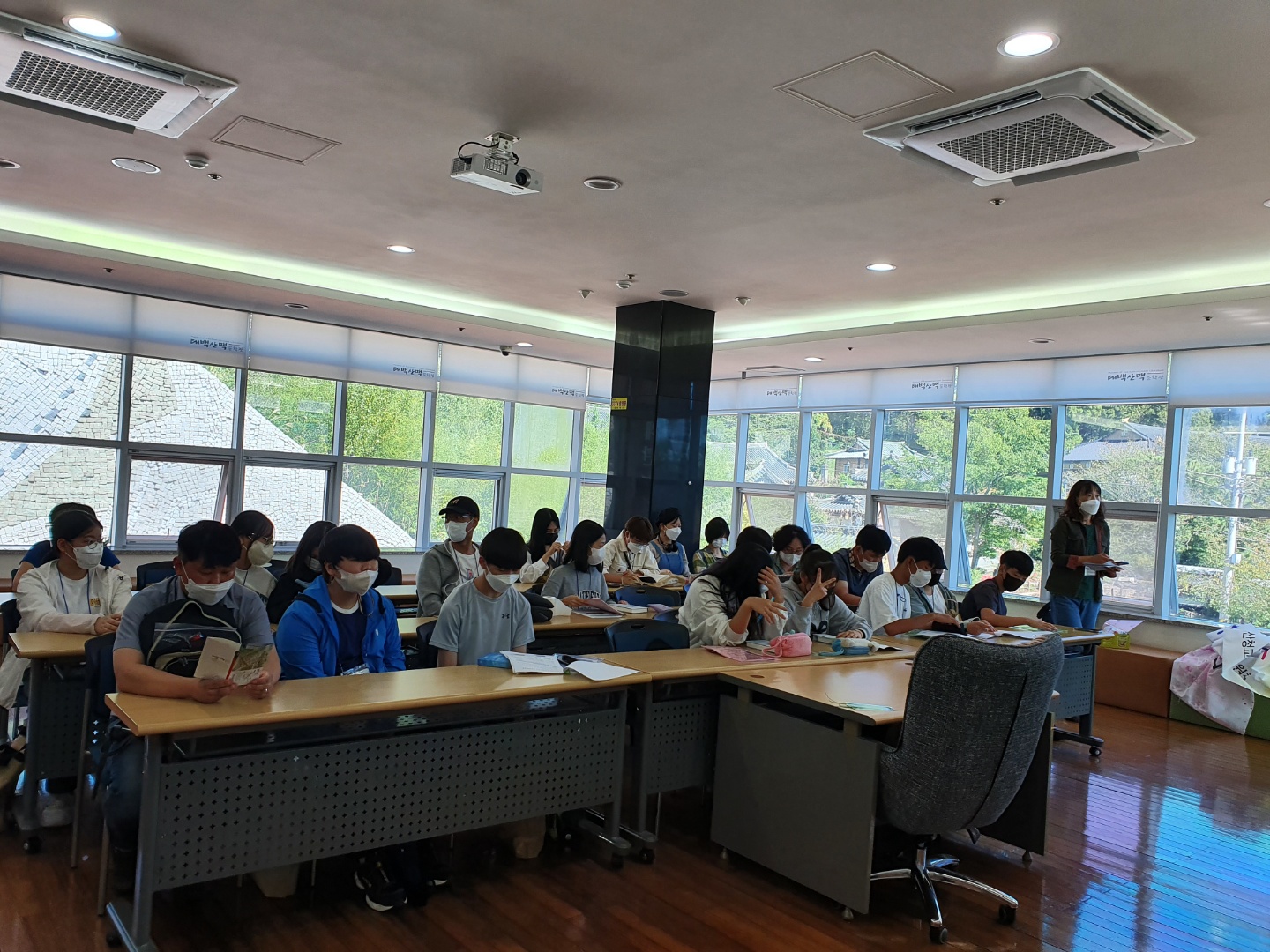 산청교육지원청, 가족과 함께하는 한 책읽기 독서문학 기행 - 관련이미지2