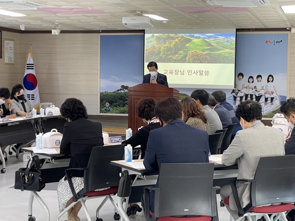 학생중심 마을학교 가야금 연주로 문을 연 2022. 9월 청렴과 소통의 학교장 회의 운영 - 관련이미지2