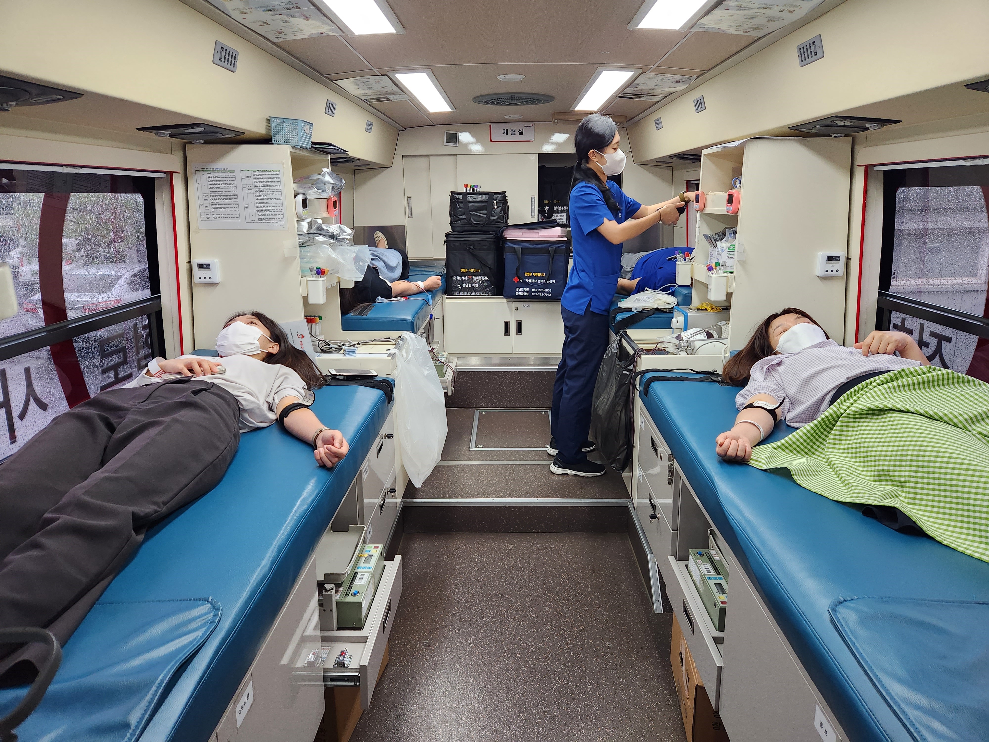 의령교육지원청 지역 주민과 함께, 청렴클러스터와 함께 헌혈 운동으로 코로나19 극복!! - 관련이미지1