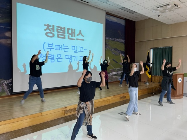 하동교육지원청, 청렴댄스동아리와 함께 하는 10월 월례회 실시 - 관련이미지1