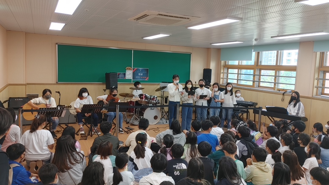 가양초, 국악동아리‘온새미로’와 밴드부 ‘꿈길 꽃길’공연 - 관련이미지2