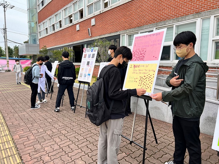 세종중, 언어문화 개선 등굣길 캠페인 실시 - 관련이미지3