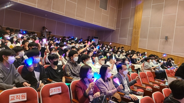 함안, 캠퍼스형 방과후학교 청소년을 위한 북콘서트 개최 - 관련이미지3