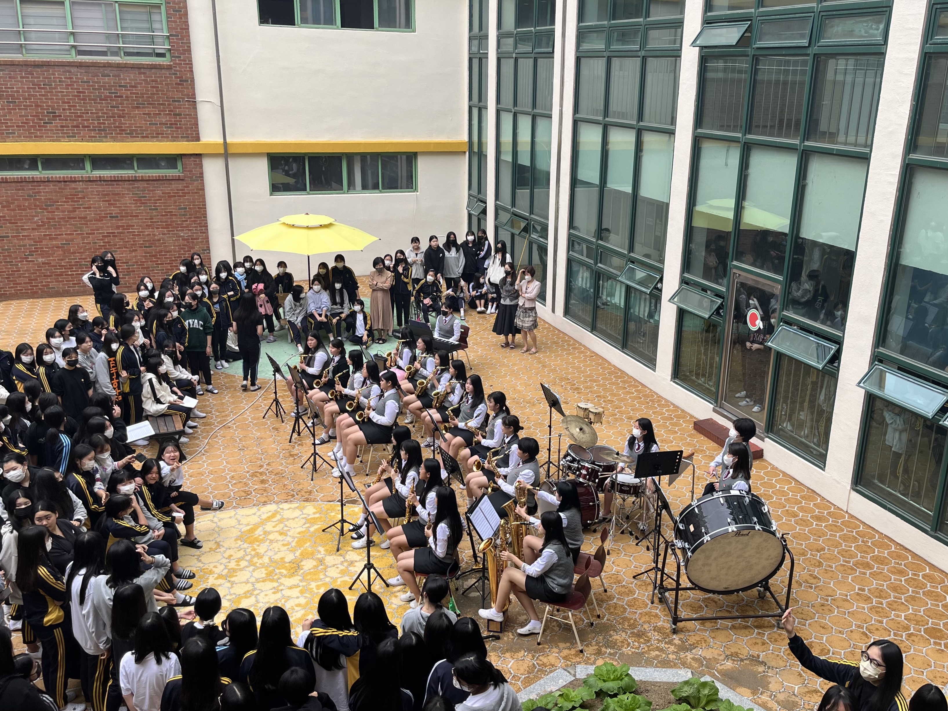 웅상여중, 야외 공연으로 가을을 만끽하다! - 관련이미지1