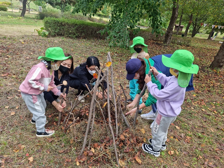 산청유, 방과후 놀이쉼터 숲 놀이 코칭 실시 - 관련이미지2
