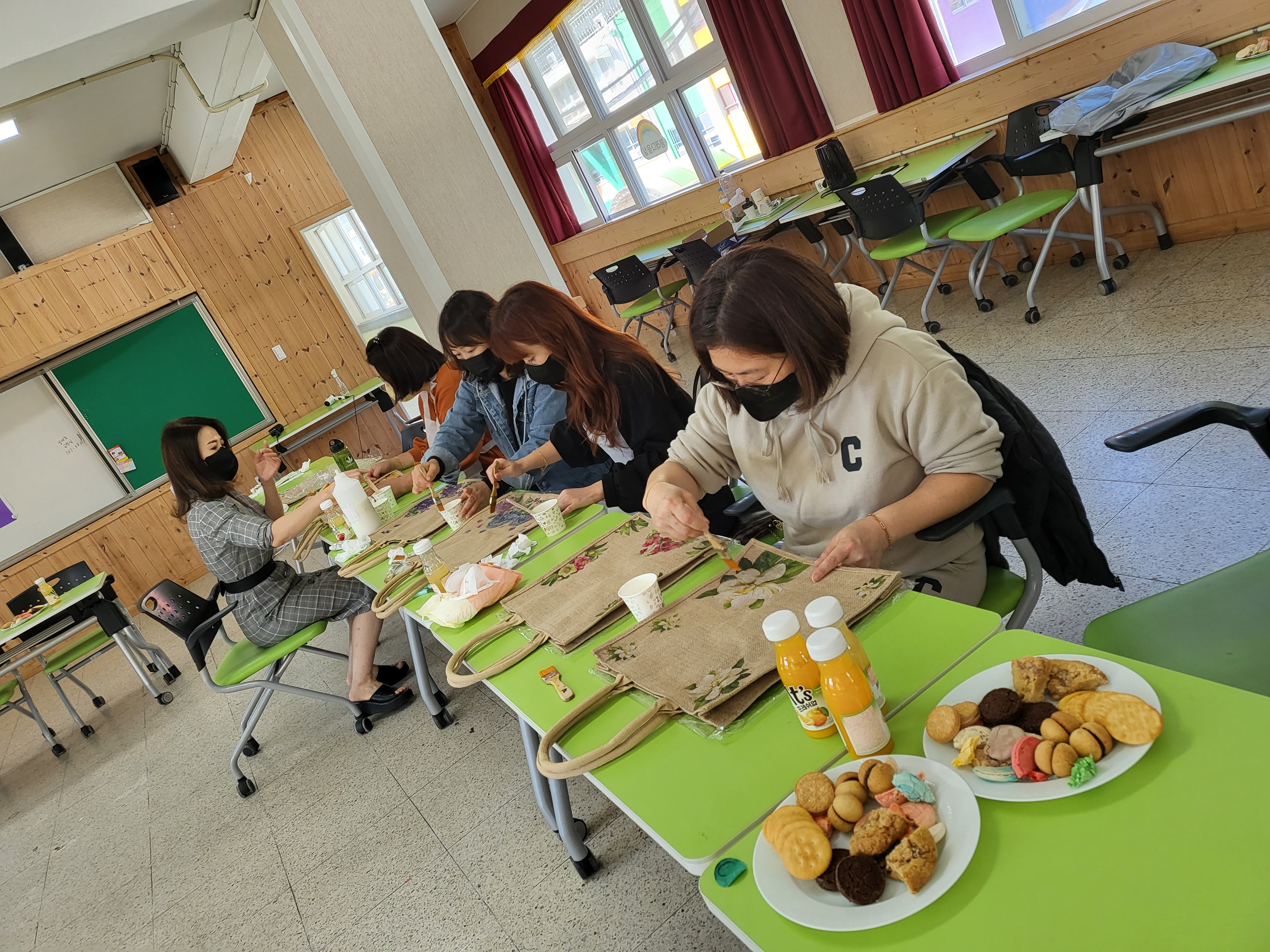 한땀 한땀 정성과 사랑을 모아 감동UP, 행복UP - 관련이미지1