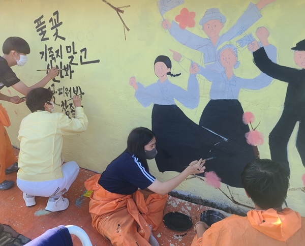 함안교육지원청, 청렴벽화 그리기 행사 실시 - 관련이미지3