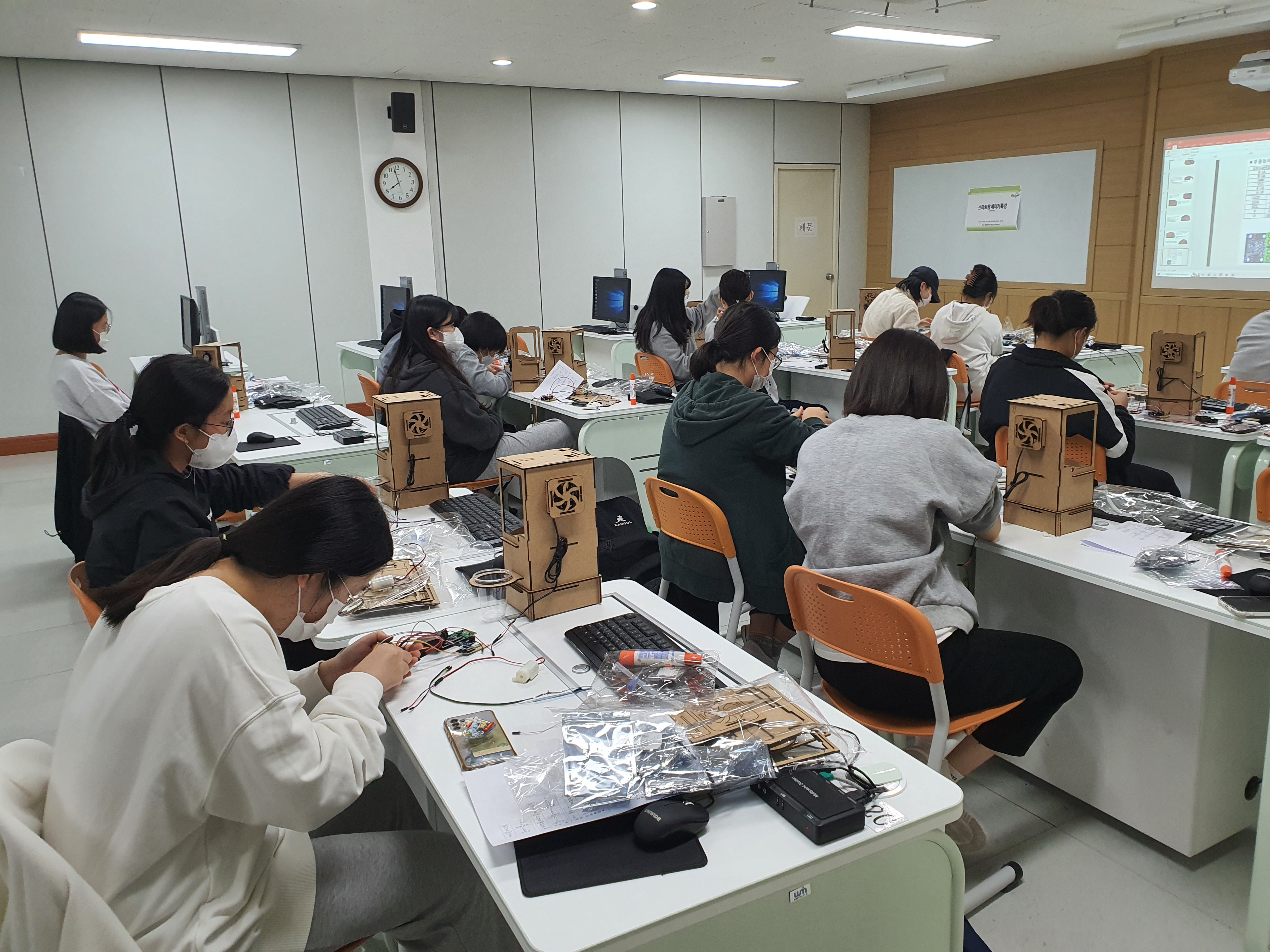 정보융합(정보+수학+과학) 교과특성화학교 운영 중인 김해분성여고, 스마트팜 메이커 특강 열어 - 관련이미지1