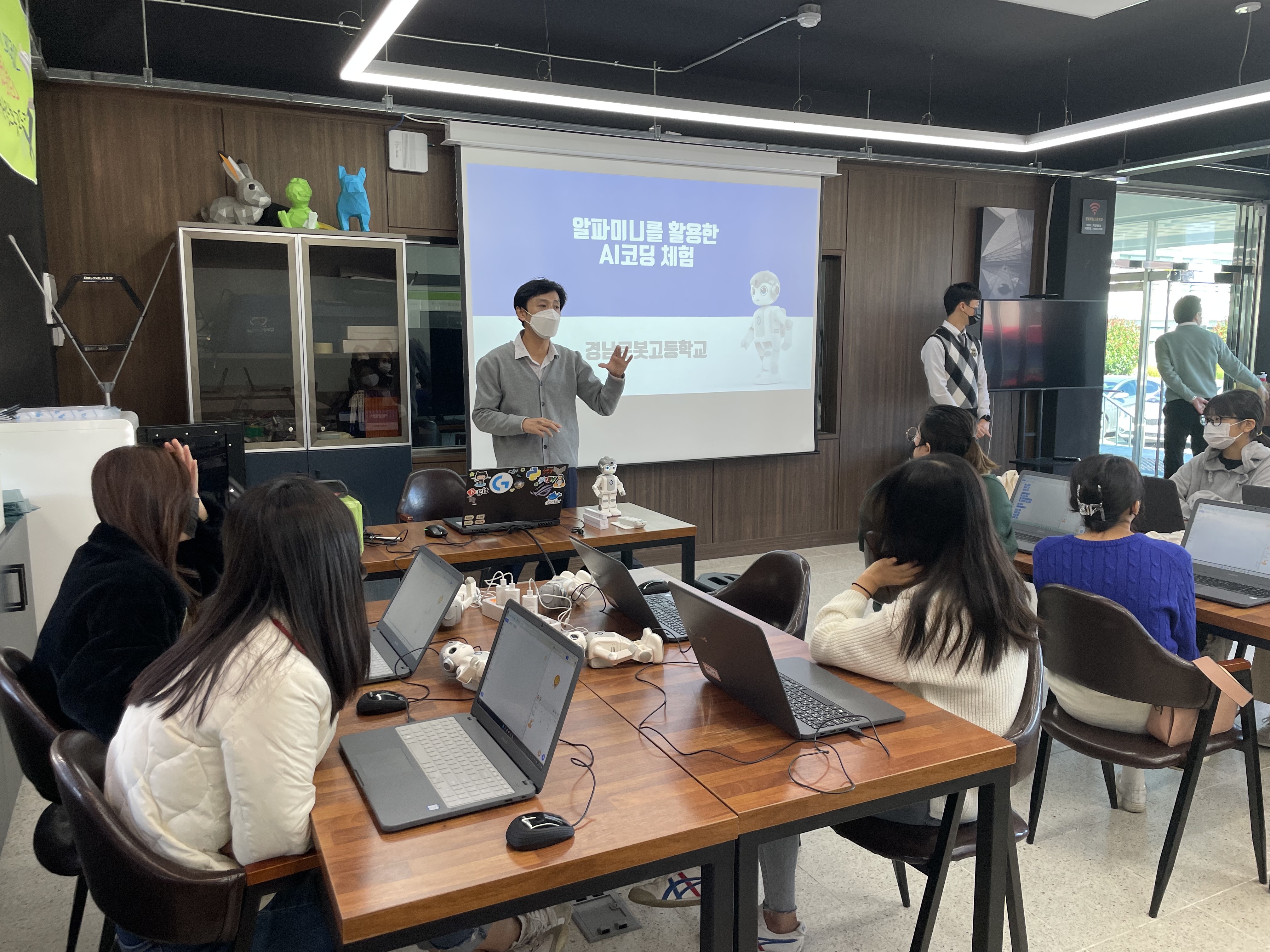 미래 로봇산업의 메카를 찾아서 - 관련이미지1
