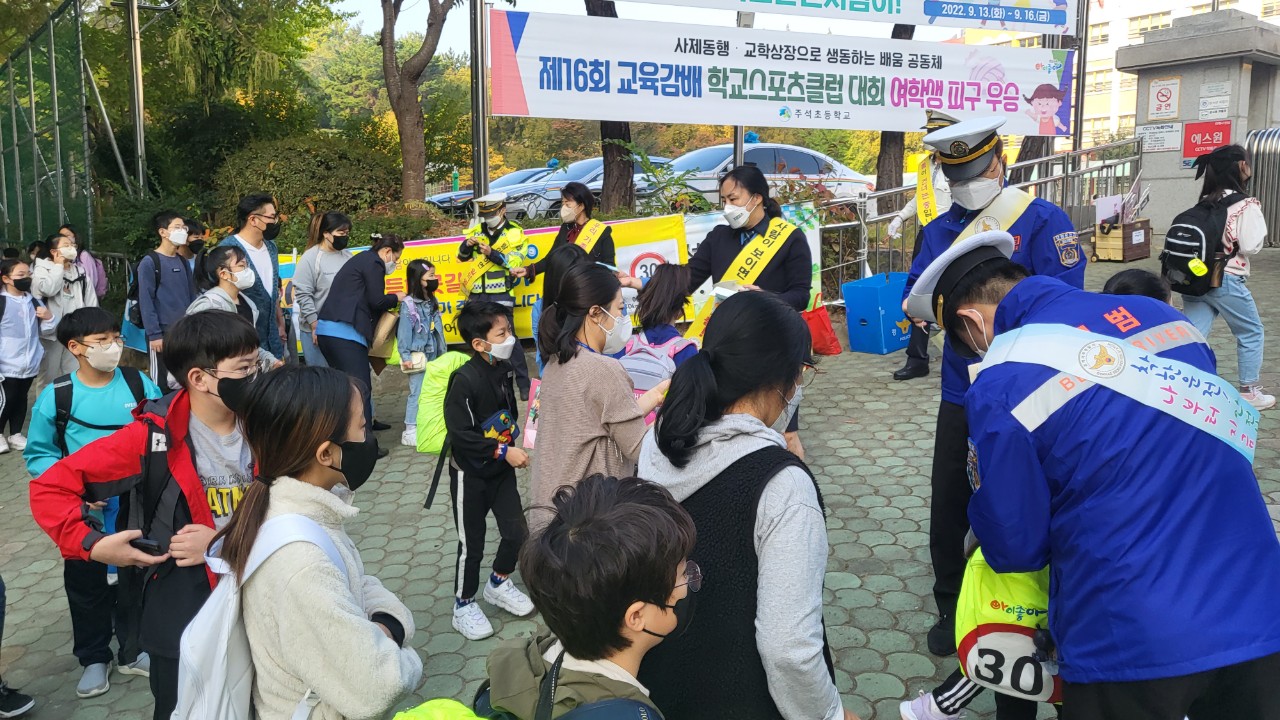 주석초, 옐로카드 달기 캠페인 실시 - 관련이미지2