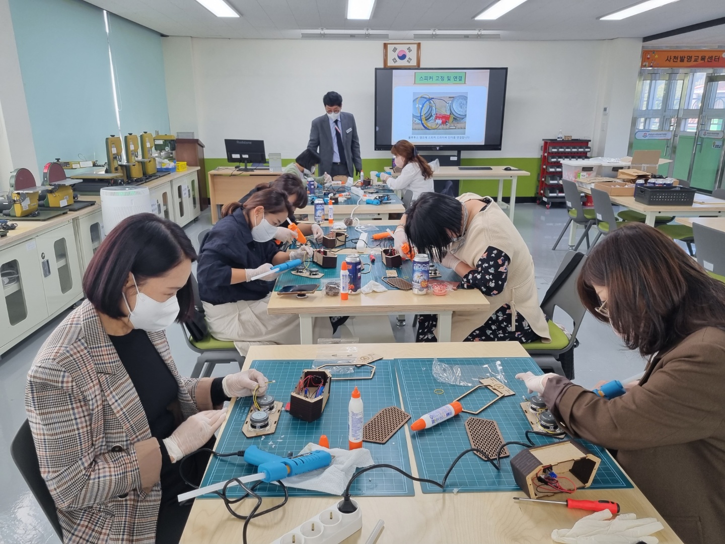삼천포초, 교육가족과 함께한 꿈+ 행복채움 메이커 체험 연수 실시 - 관련이미지1