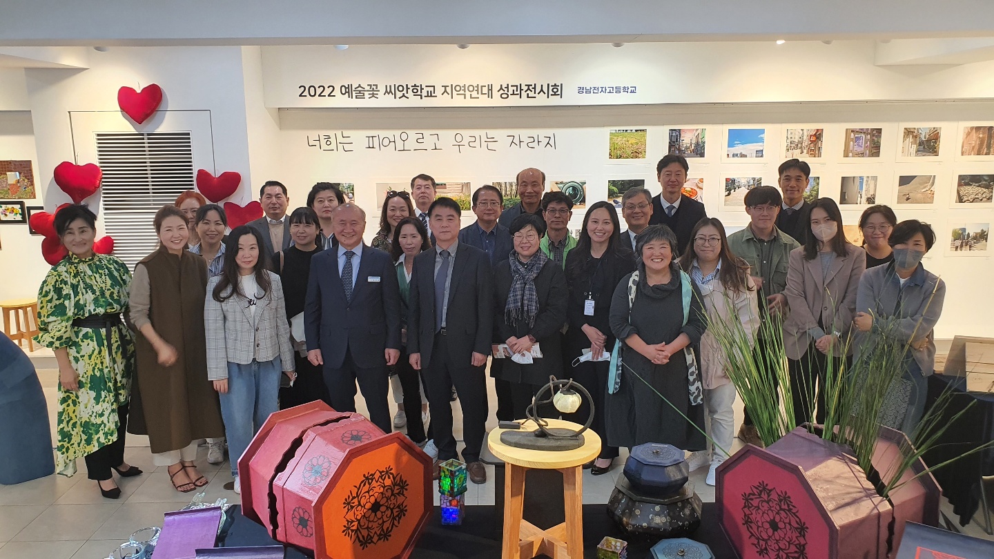 마산의신여중,  “학교축제를 마을축제로” 예술꽃 씨앗학교 작품전시회 - 관련이미지14