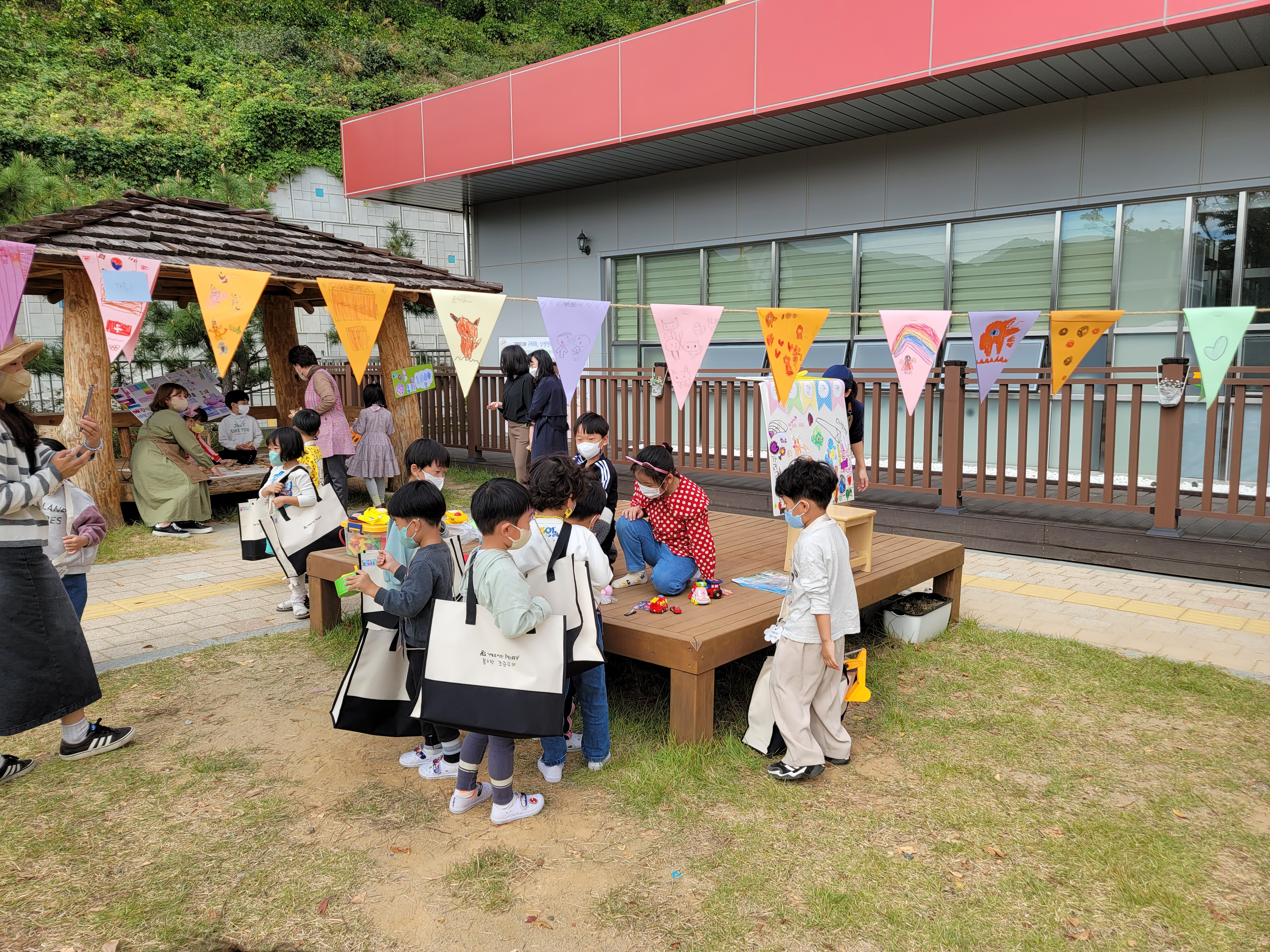 거제유치원, 달그락 나눔 마켓 데이 운영 - 관련이미지1