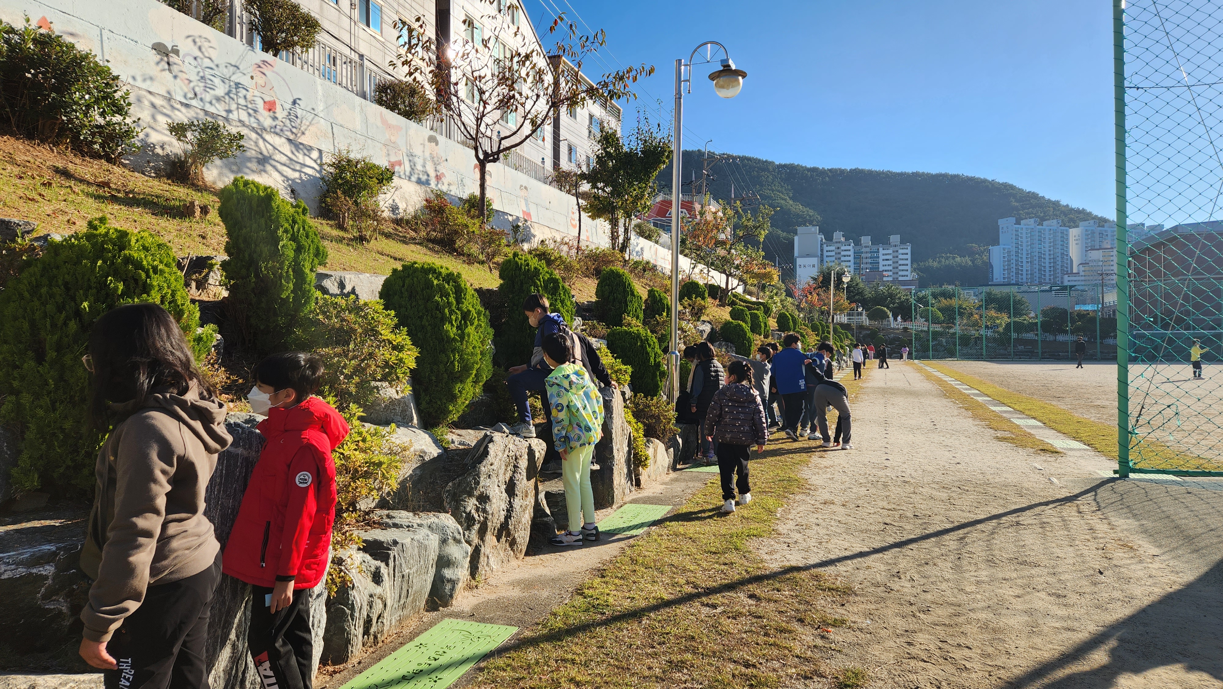 국산초, 환경보호의 가치를 실천하는 보물찾기 실시 - 관련이미지1