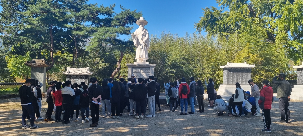 산청 꼬마선비들과 함께 천왕봉 정상에 오르다 - 관련이미지2