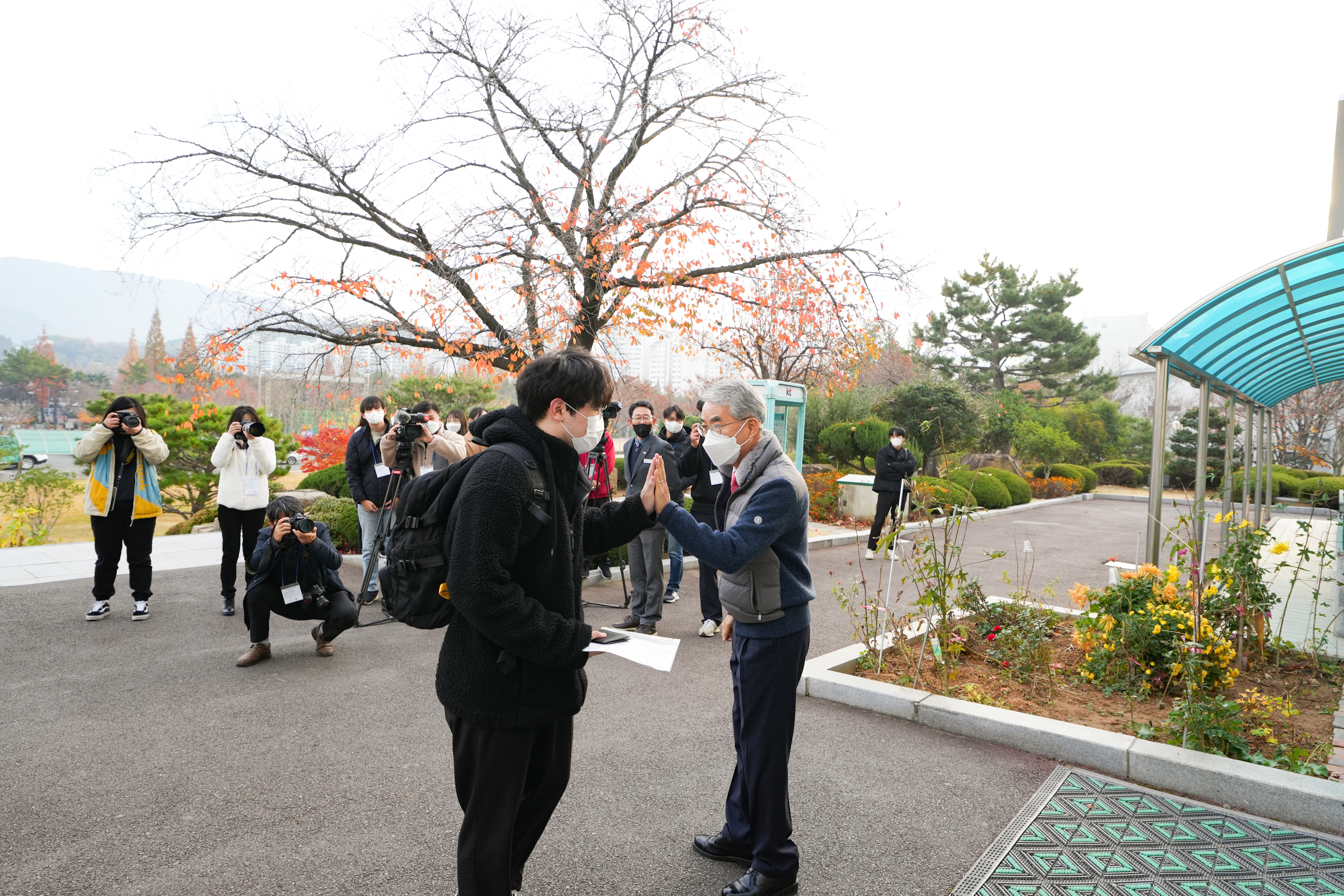 2023학년도 수능, 경남 116개 시험장에서 순조롭게 진행 - 관련이미지1