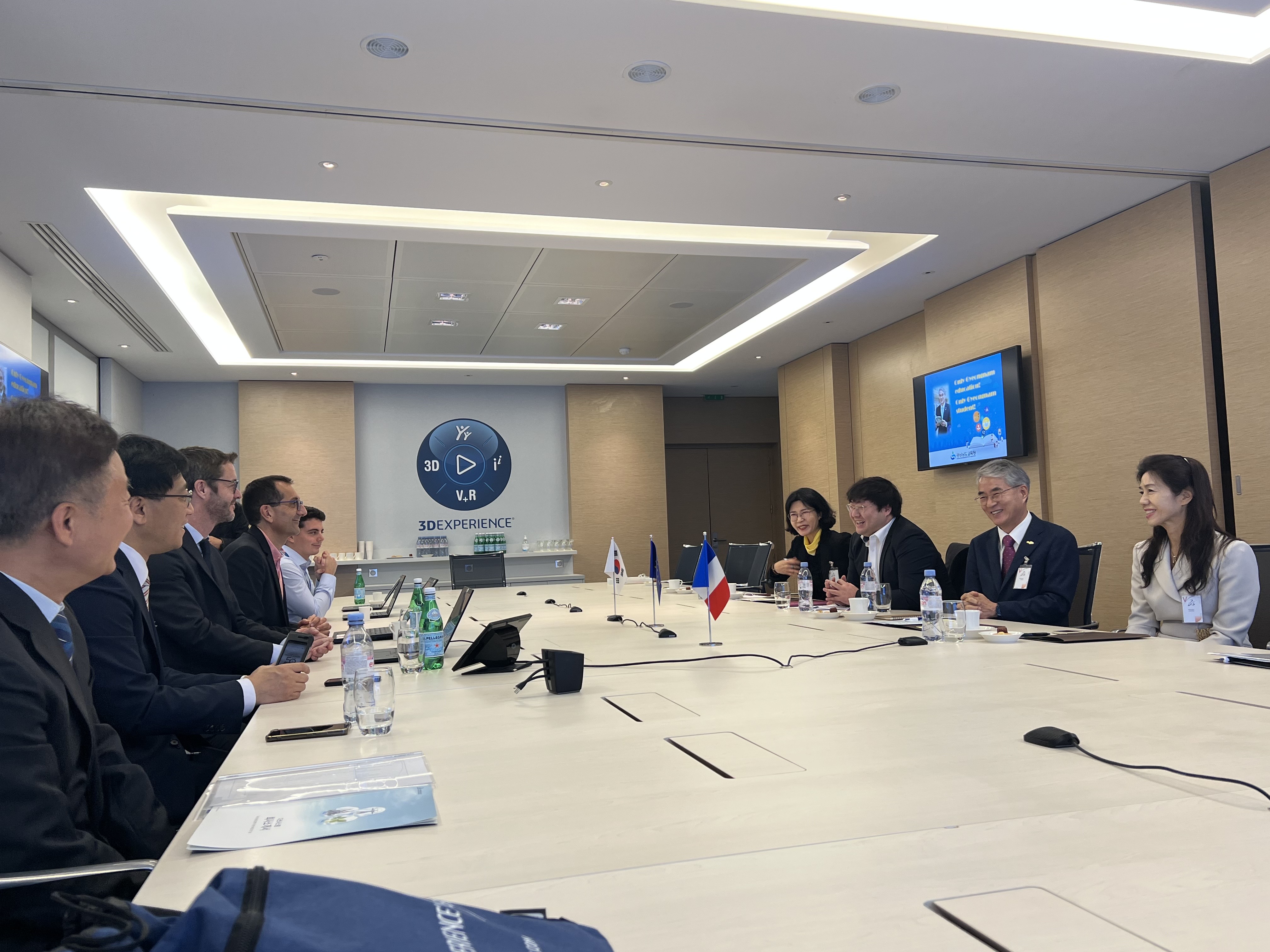 경남교육청, 프랑스에서 다쏘 시스템과 업무협약 체결 - 관련이미지2