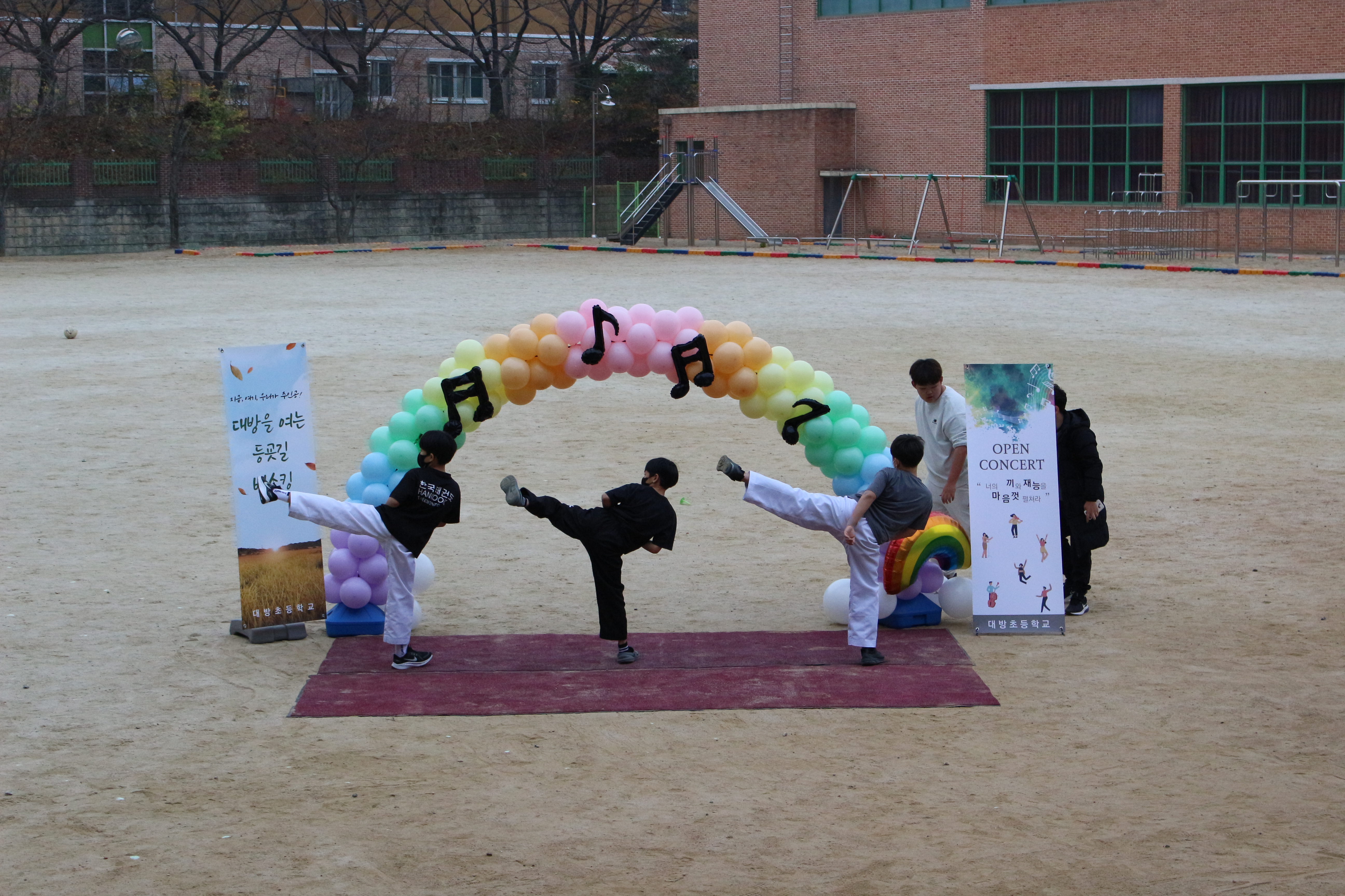 창원대방초, 등굣길 버스킹 - 관련이미지2