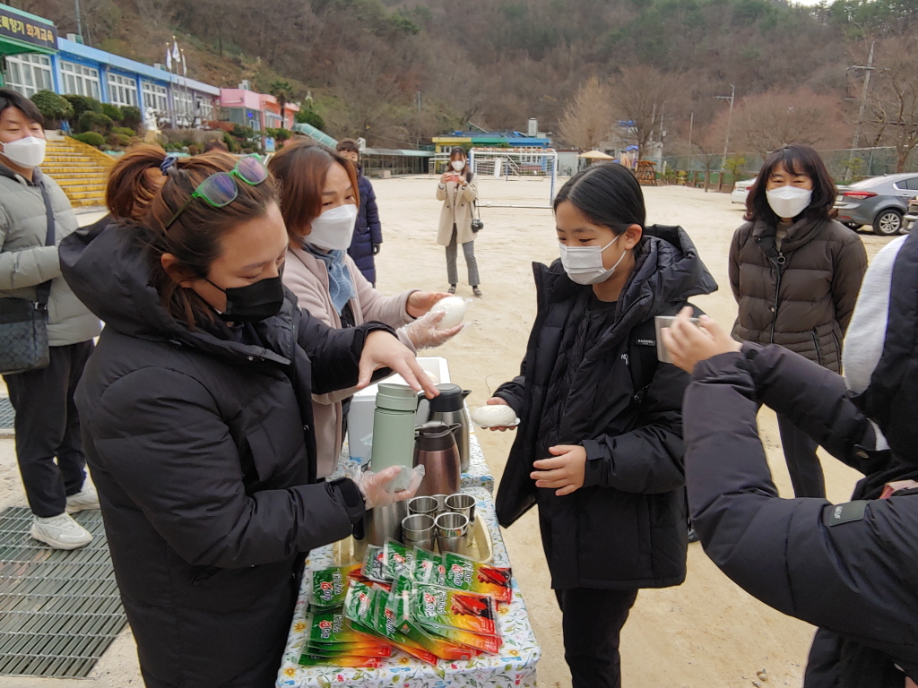 화개초왕성분교, 호빵과 핫초코로 나누는 학부모회의 끈끈한 情 - 관련이미지1