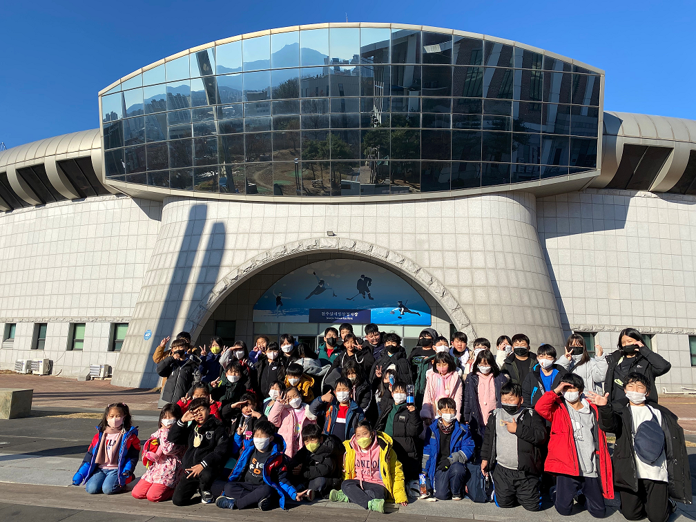 수동초, 3년 만에 얼음 위에서 우정 만들기 씽씽! - 관련이미지1