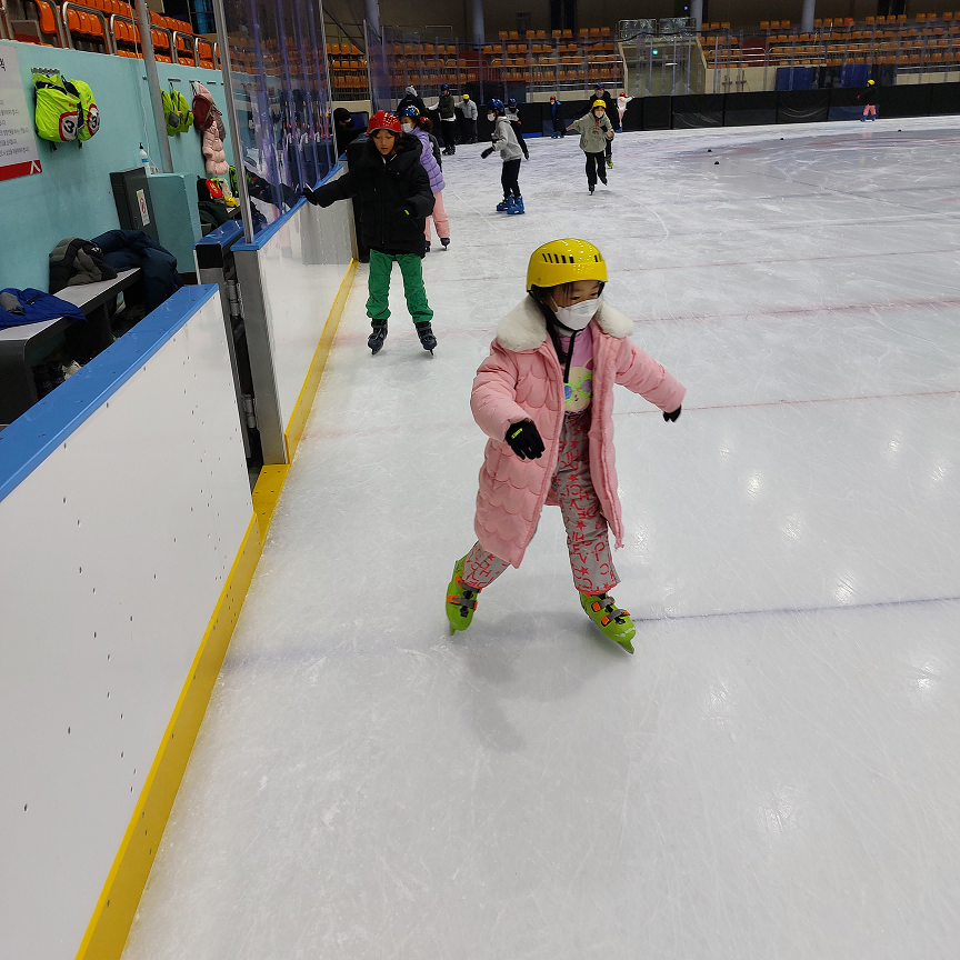 수동초, 3년 만에 얼음 위에서 우정 만들기 씽씽! - 관련이미지3