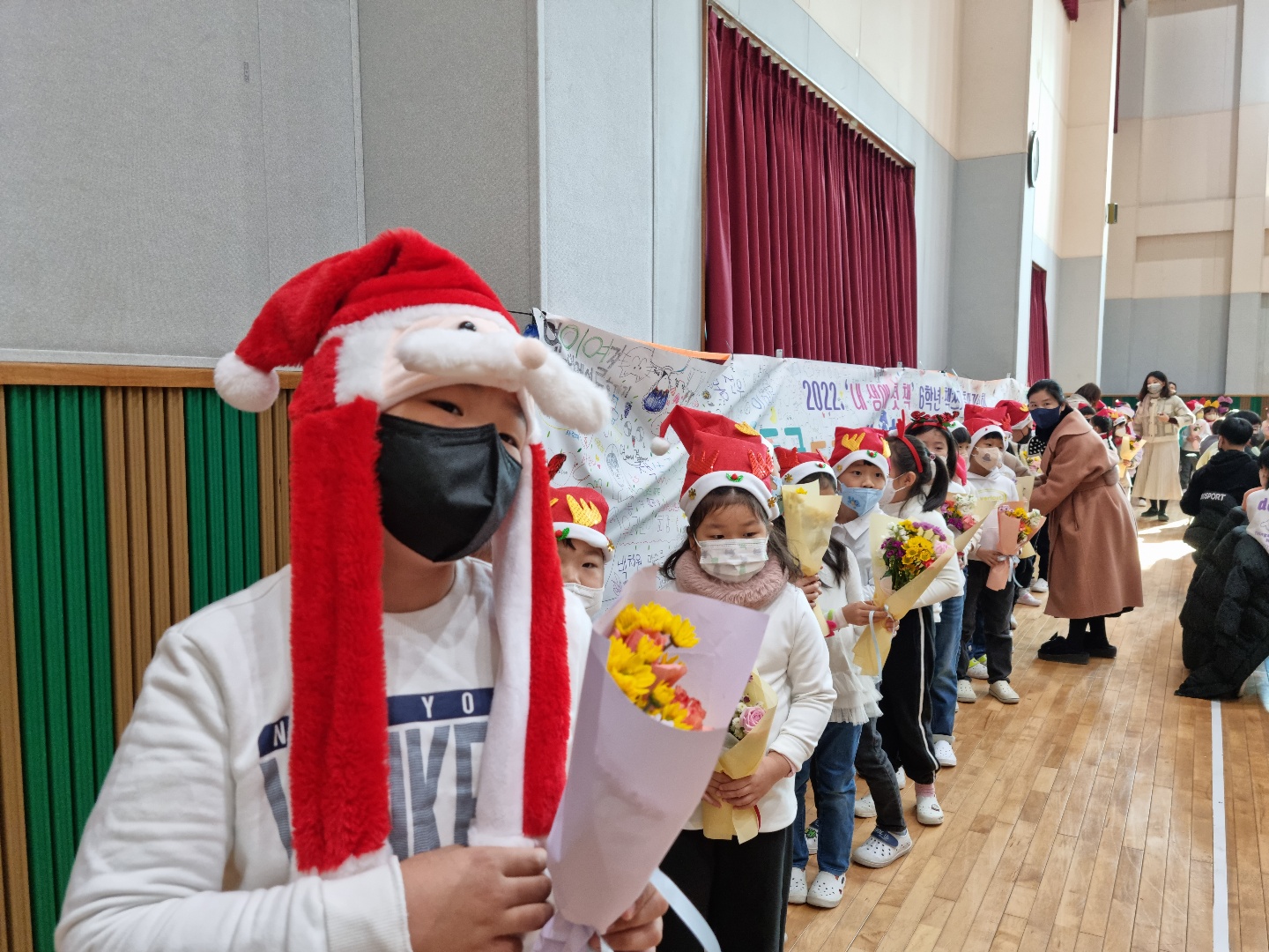 혼자가 아닌 친구와 함께 쓴 사파초 내 생애 첫 책을 나누는 잔치 열어 - 관련이미지1