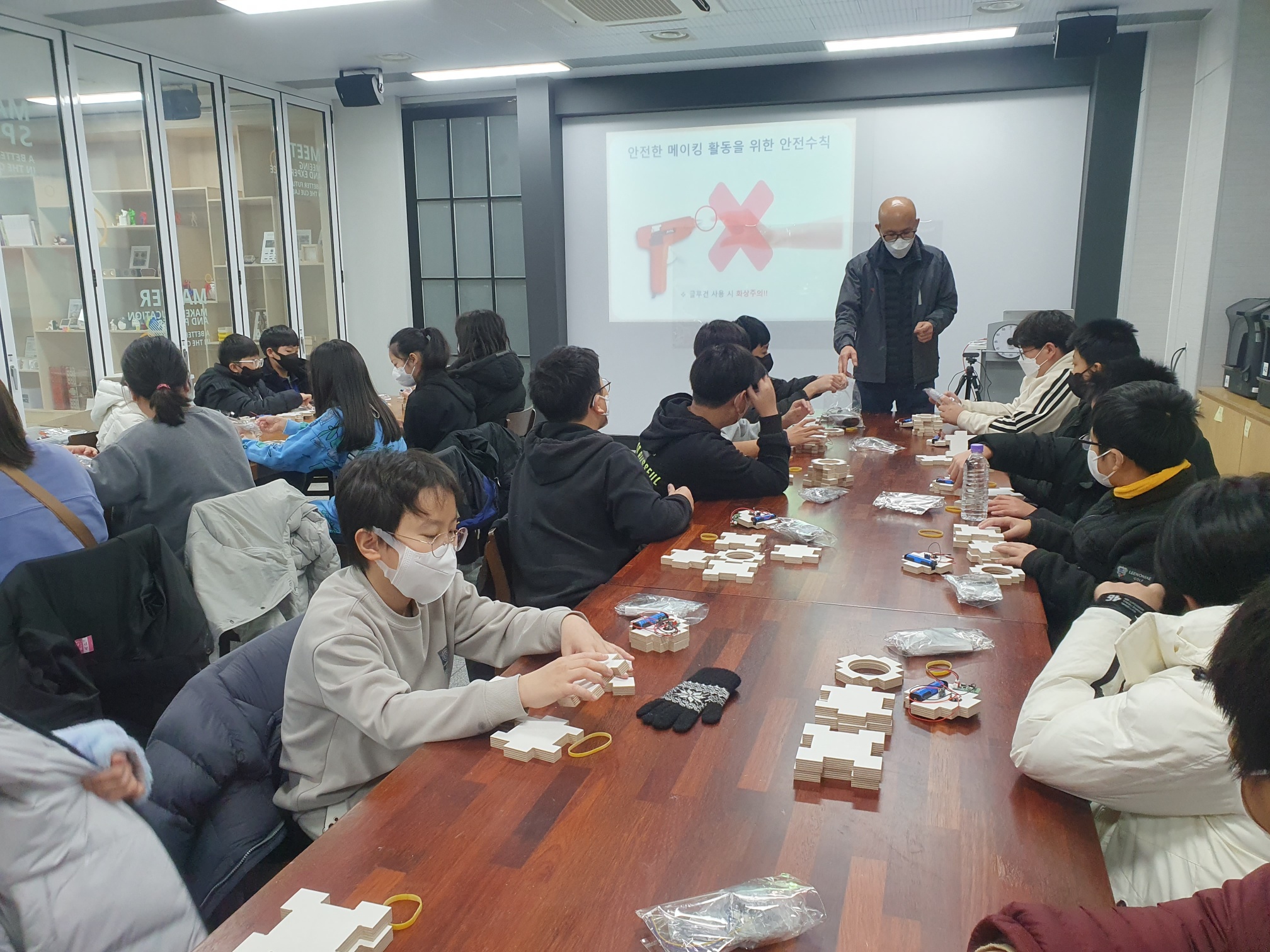 금곡초, 청소년비즈쿨 연계 메이커스페이스 체험활동 실시 - 관련이미지1