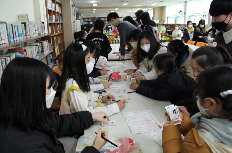 2022. 대방초 책쓰기 동아리 출판 기념회, “나는야 학생 작가!” - 관련이미지2